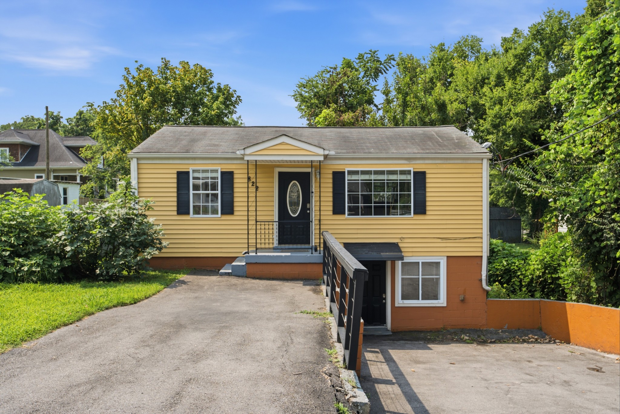 822 Douglas Ave