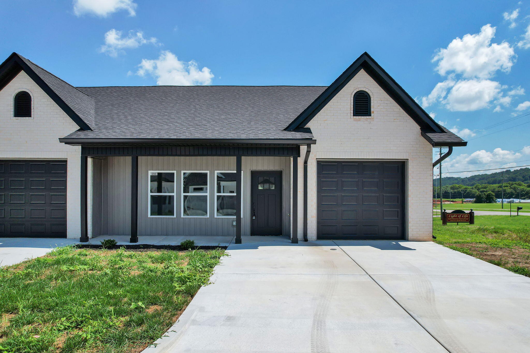 1090 Congress Parkway, N