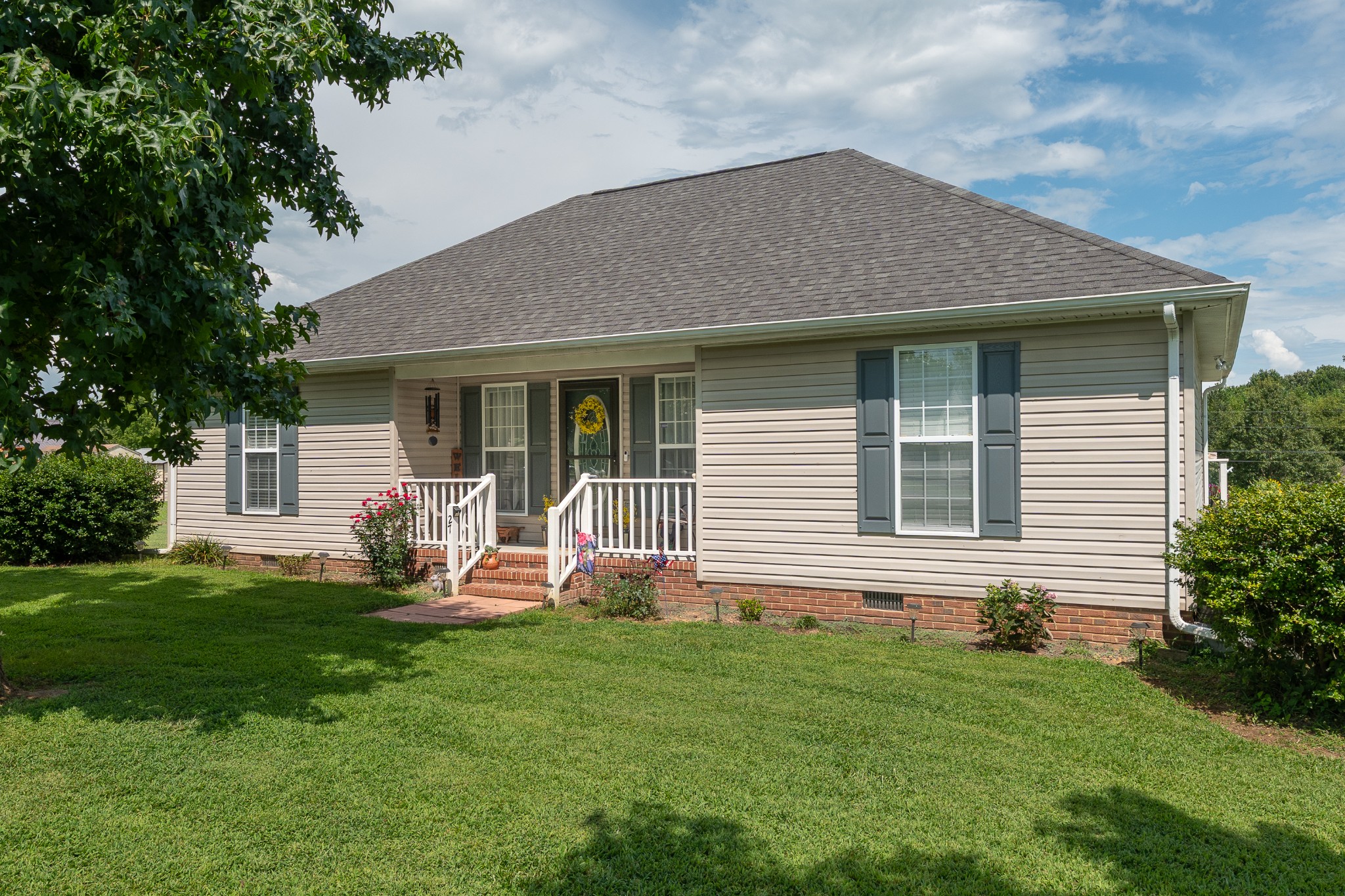 27 Ridgeline Dr