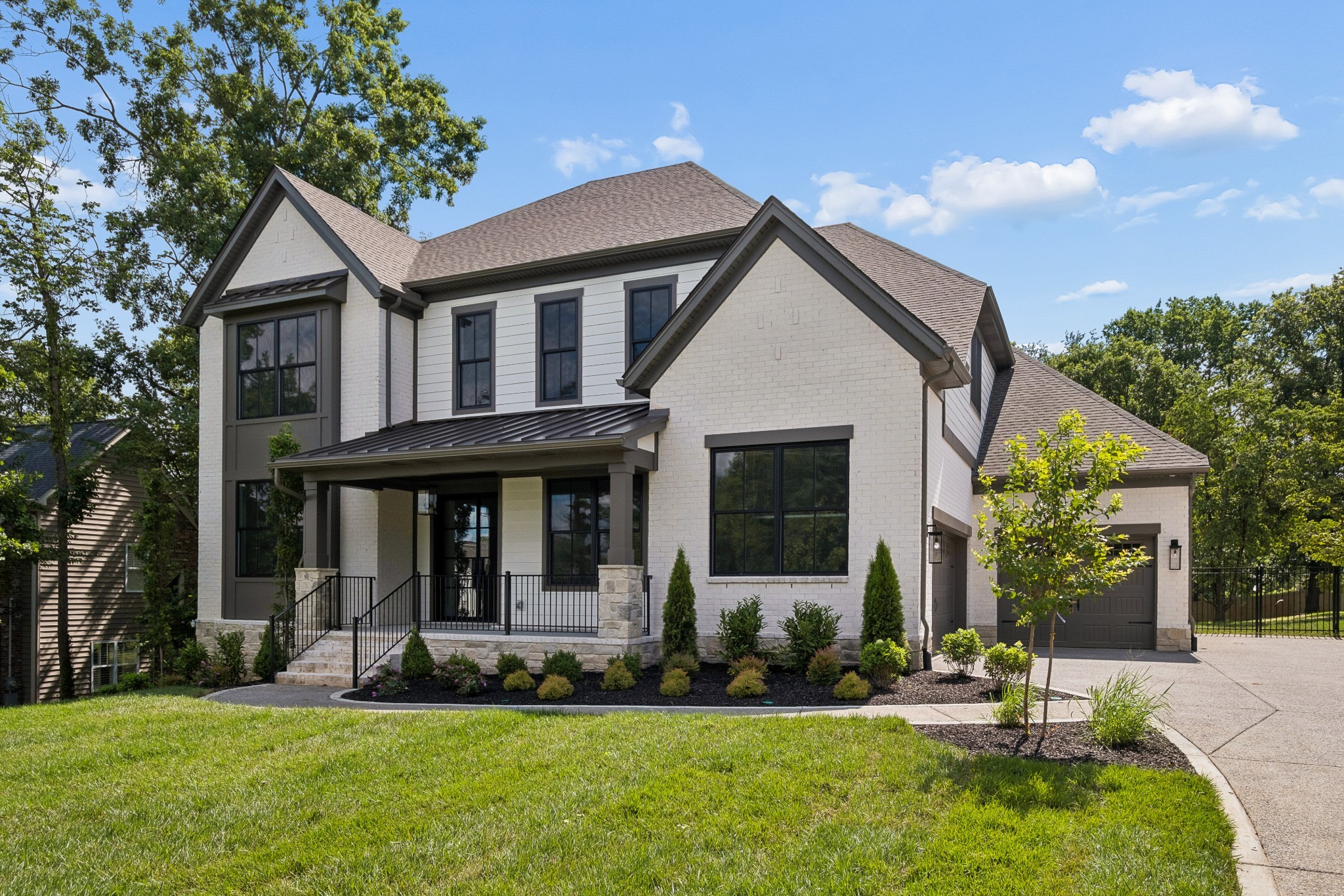 2808 White Oak Dr
