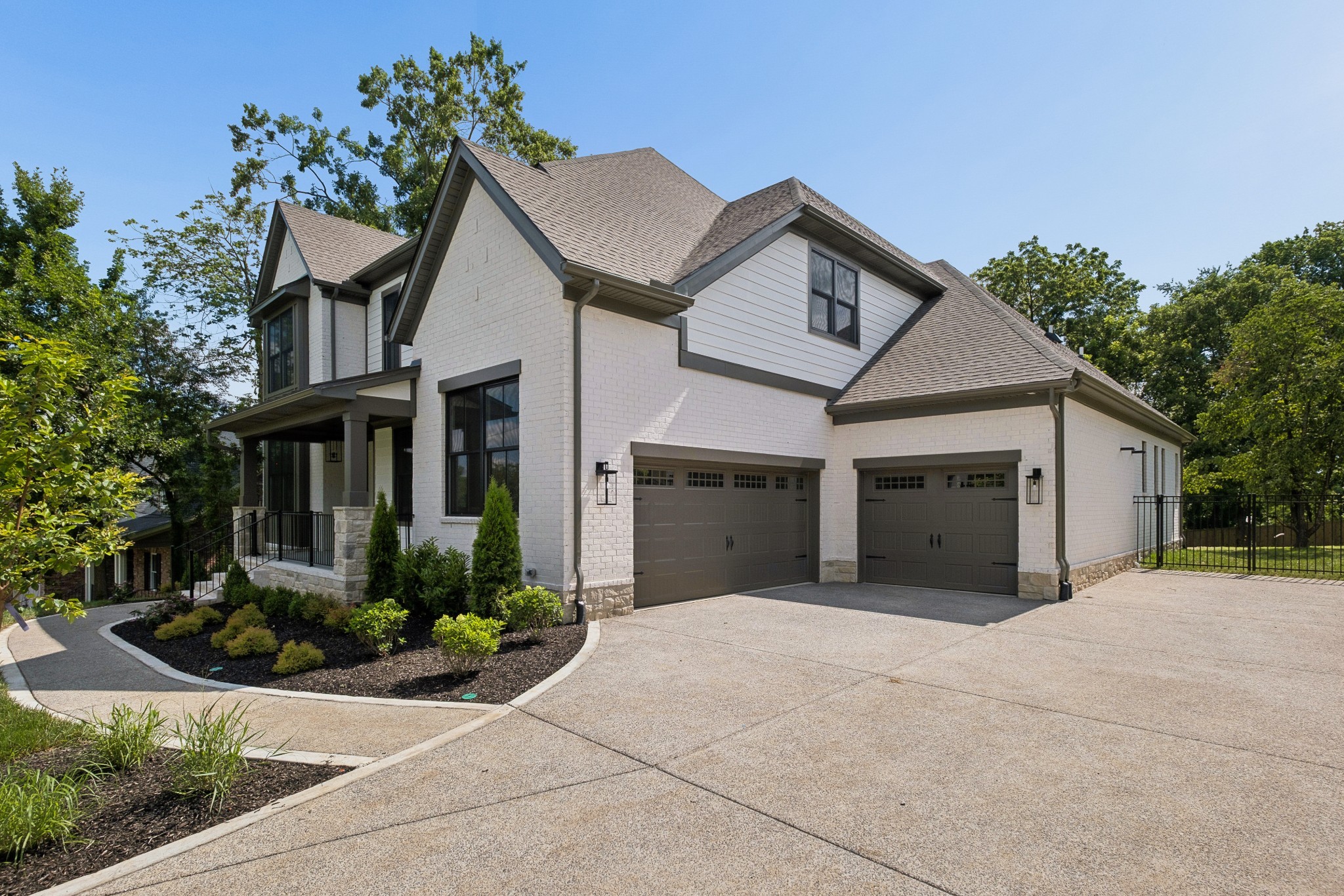 2808 White Oak Dr