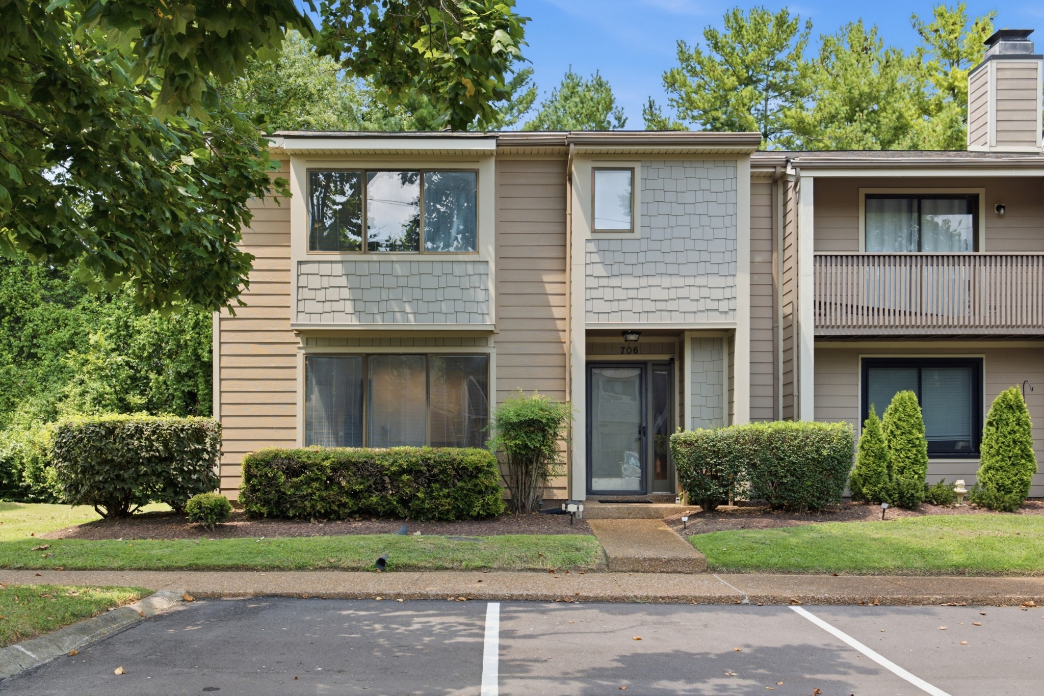 706 Barlin Ct