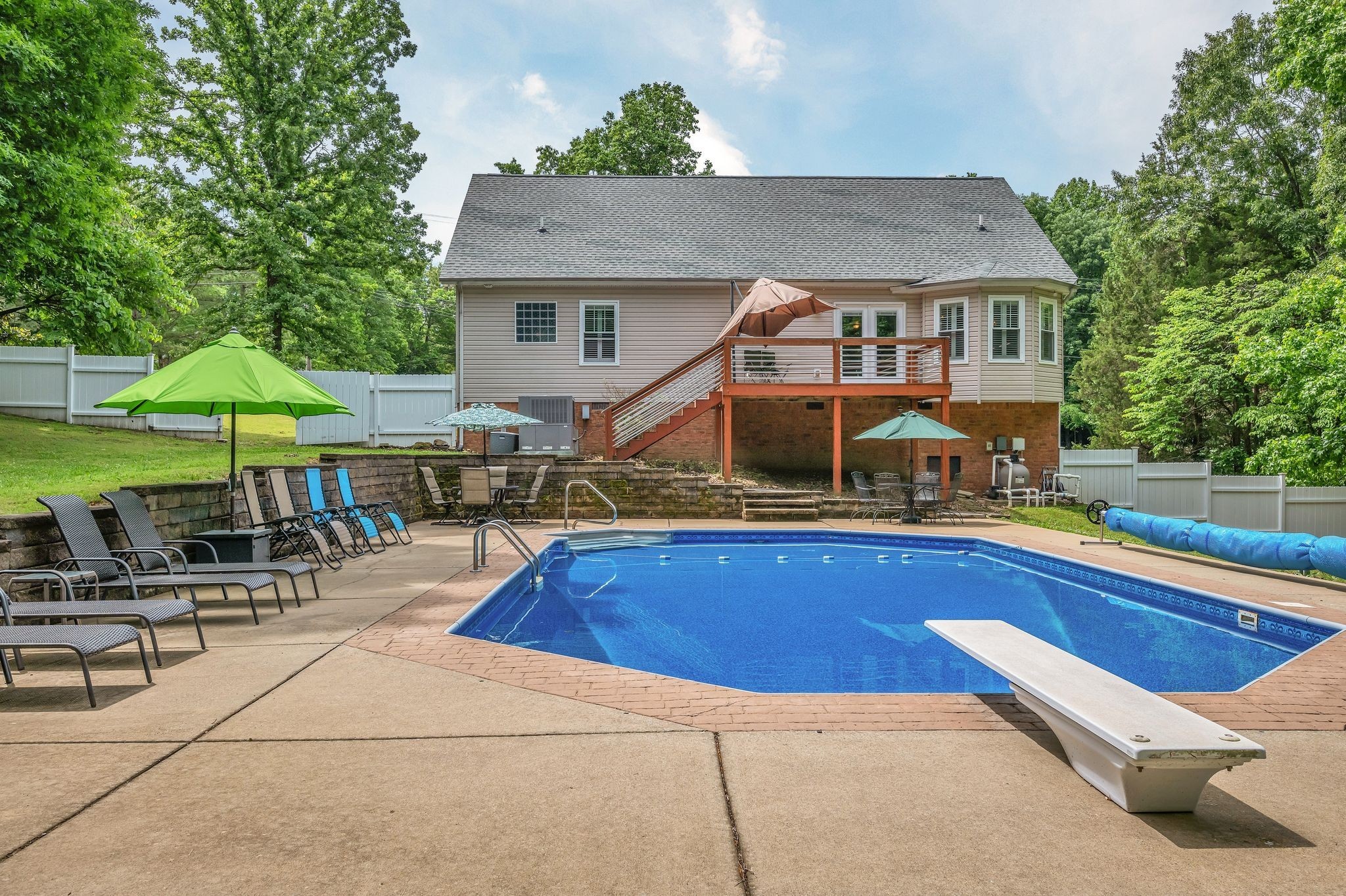 206 Eastwood Dr