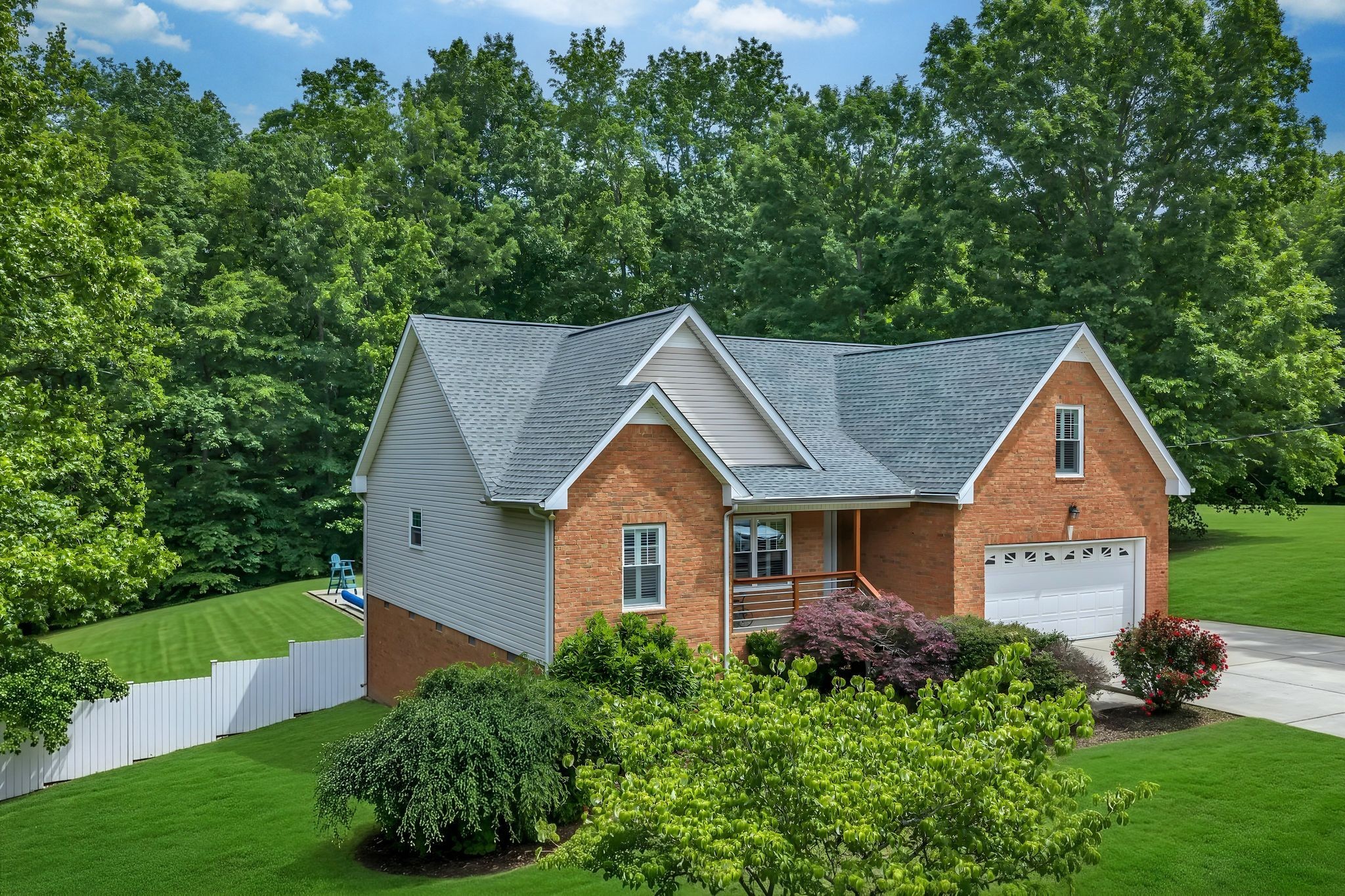 206 Eastwood Dr