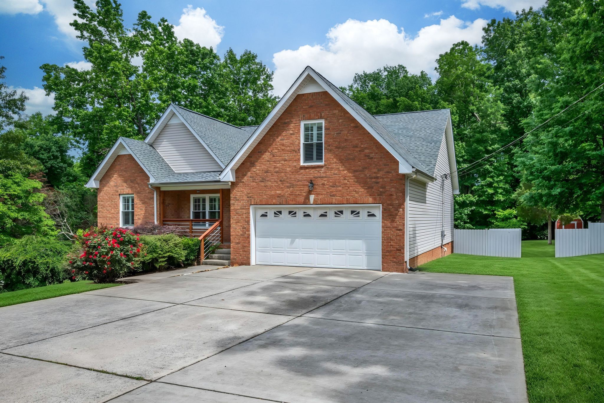206 Eastwood Dr