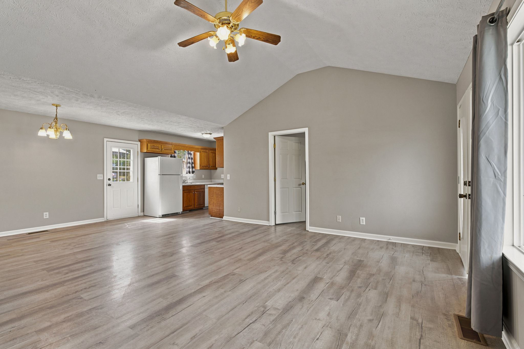 109 Anna Ln