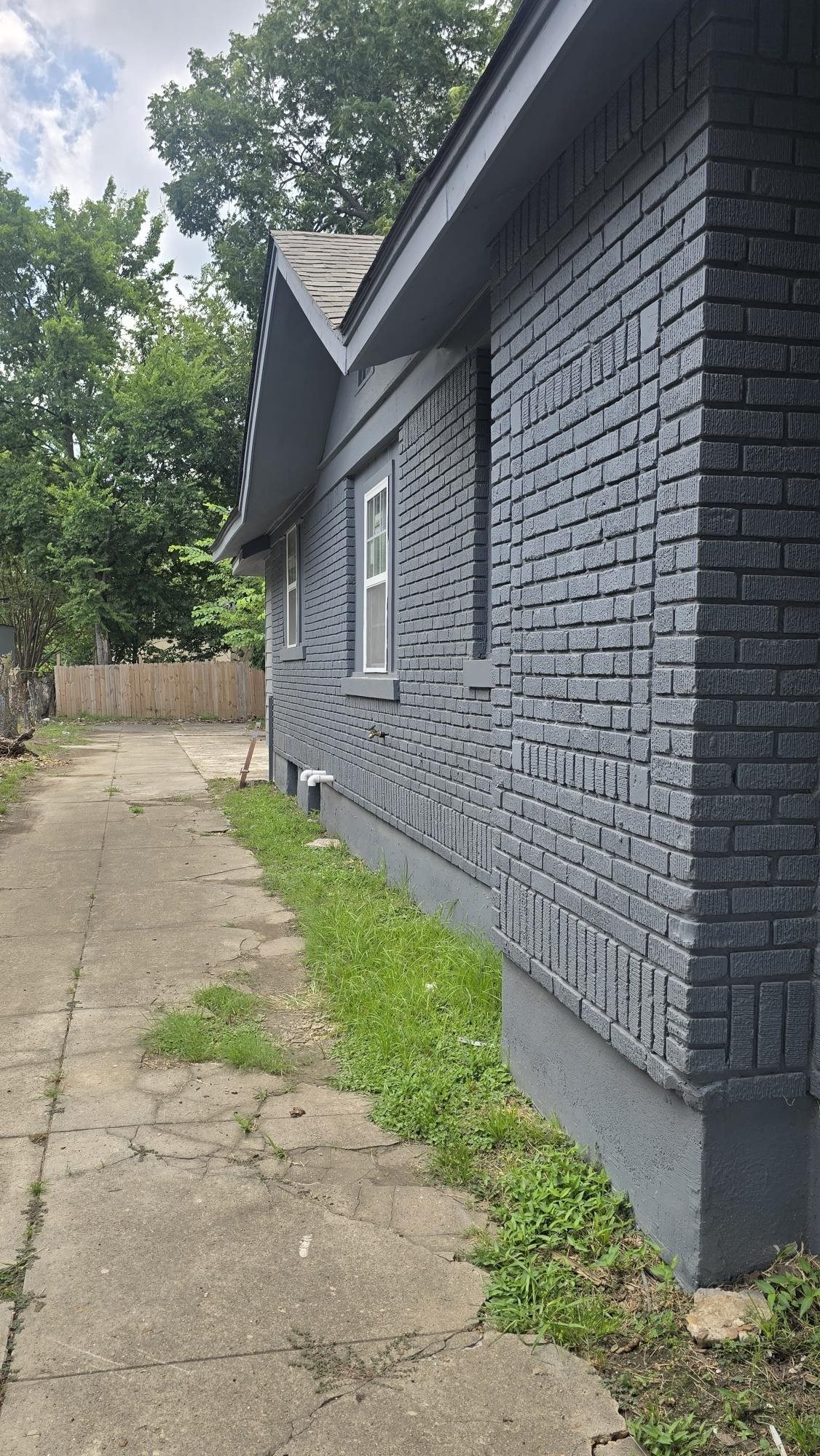 1251 LAMAR AVE
