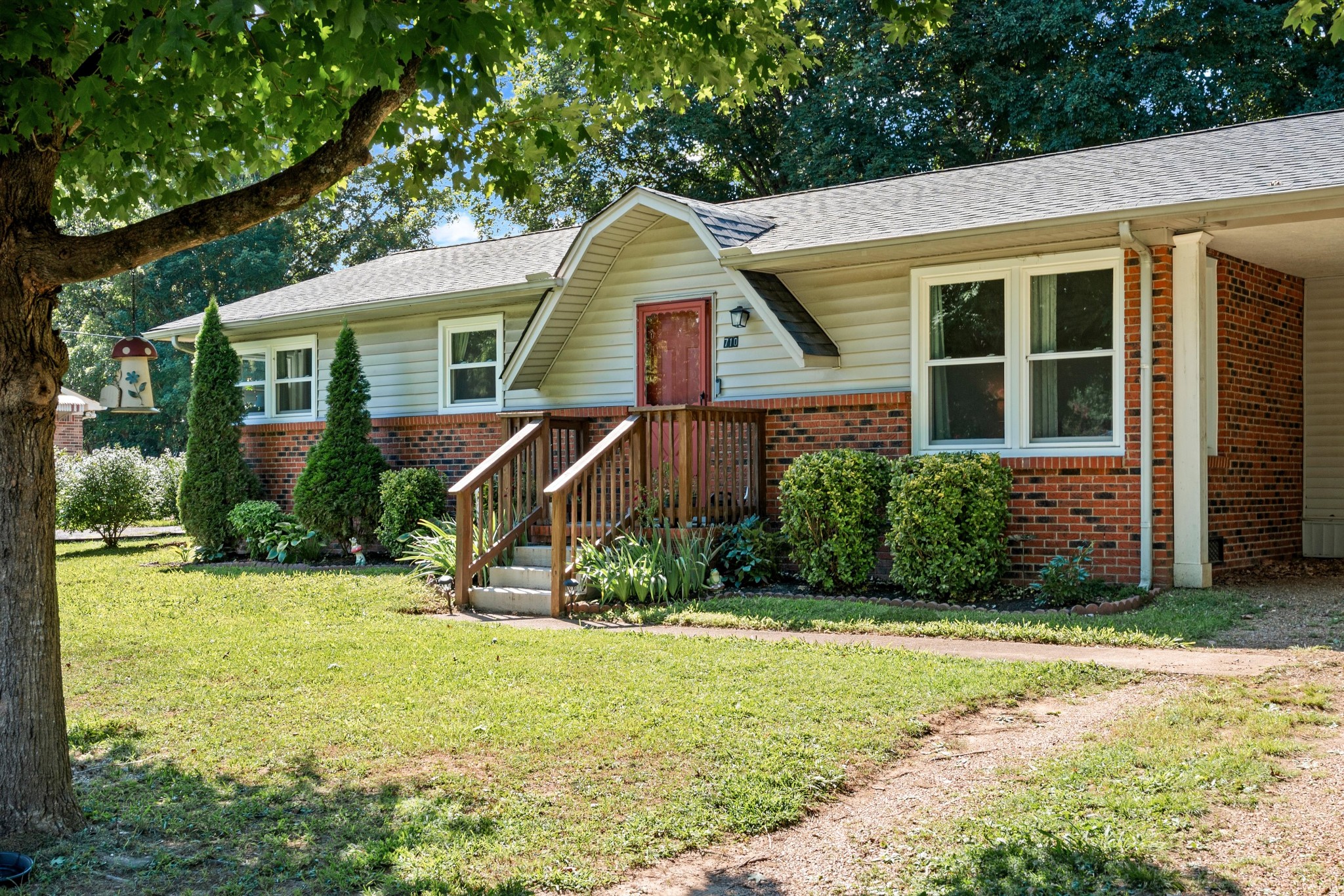 710 Meade Dr