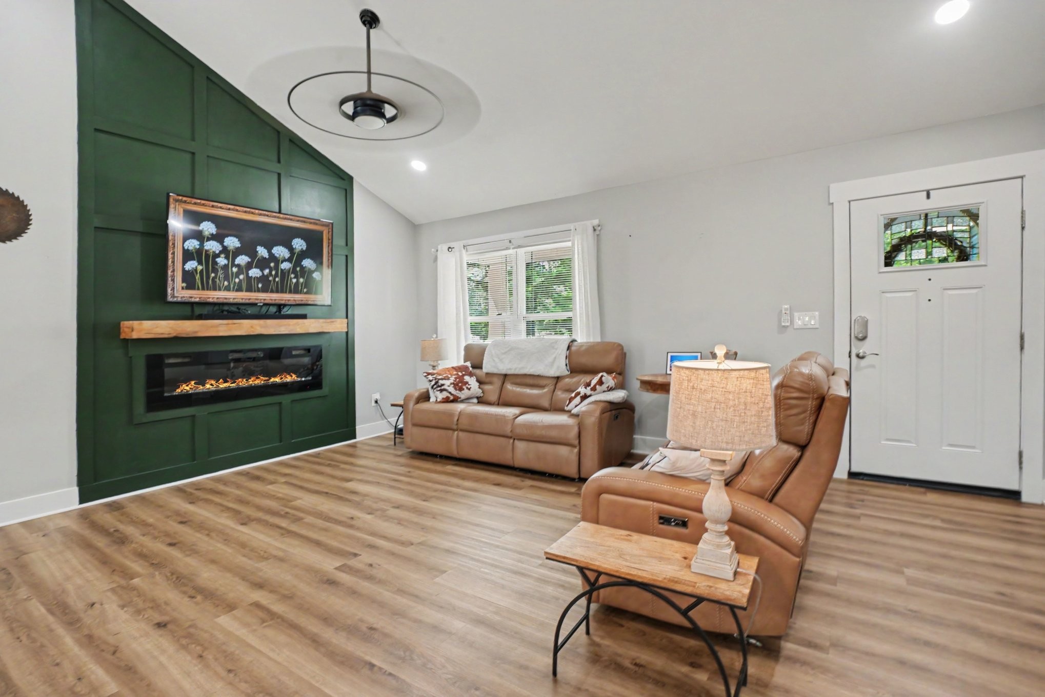 324 Post Oak Rd, E