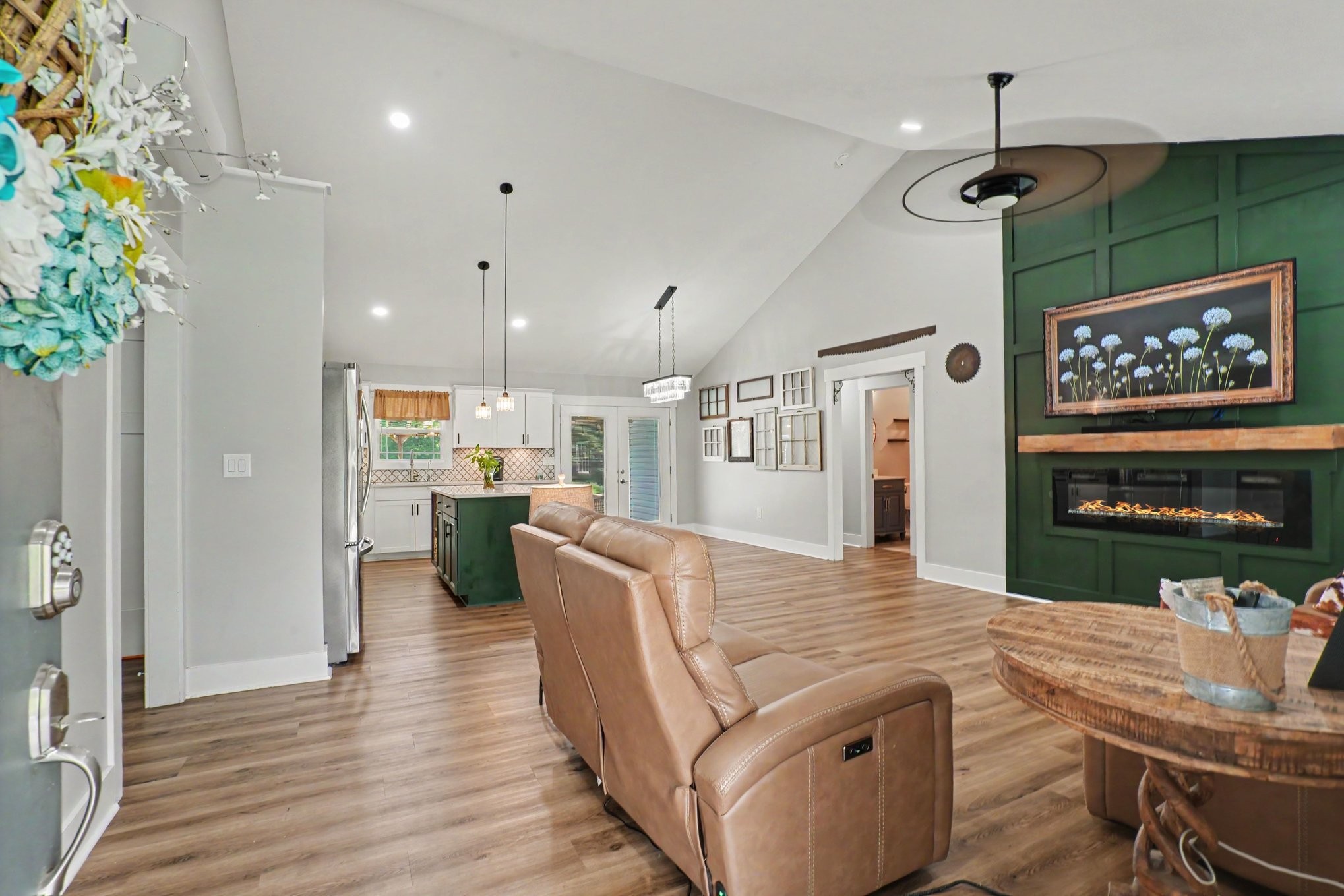 324 Post Oak Rd, E