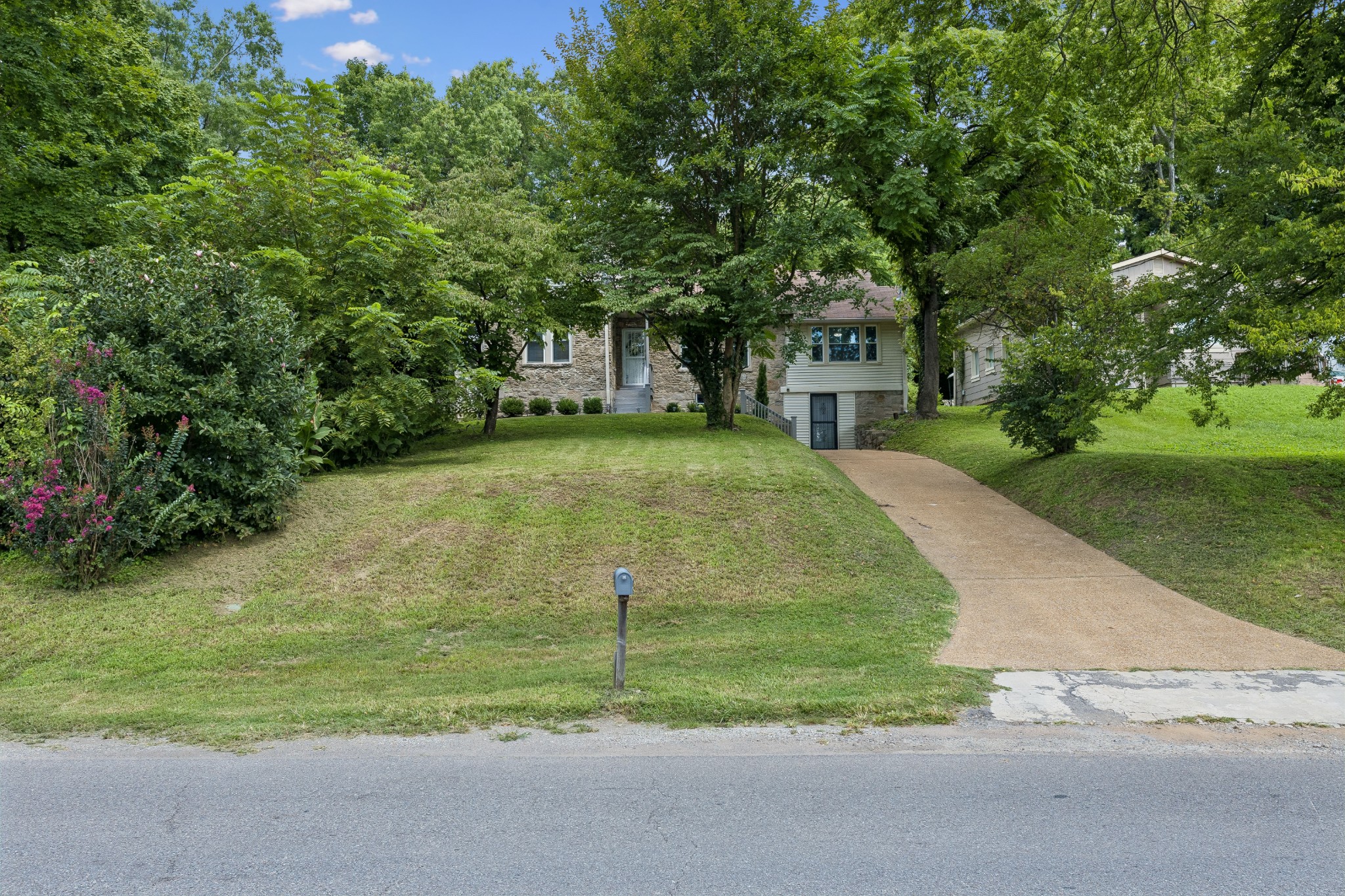 1523 McGavock Pike