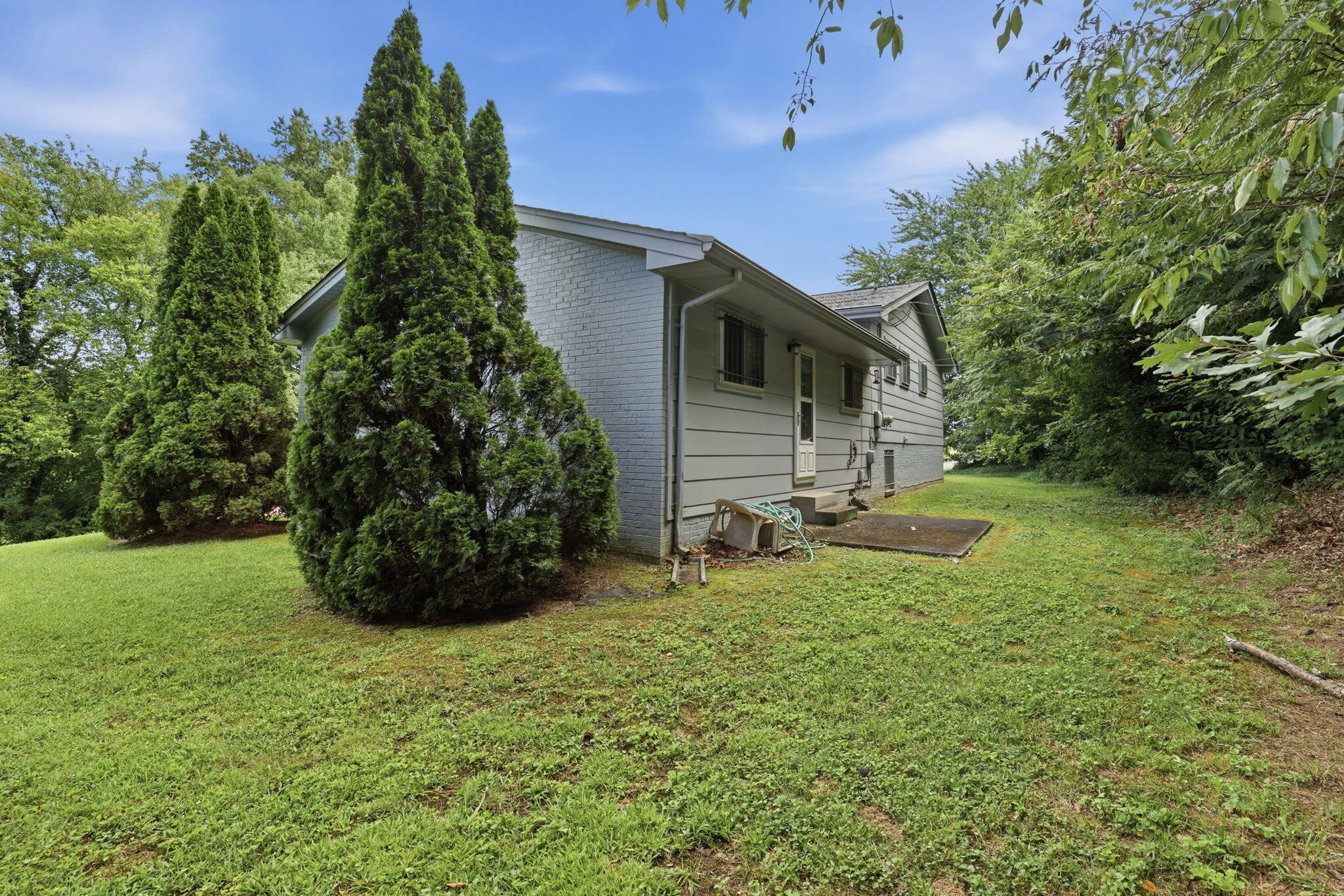 1127 Hillsboro Drive