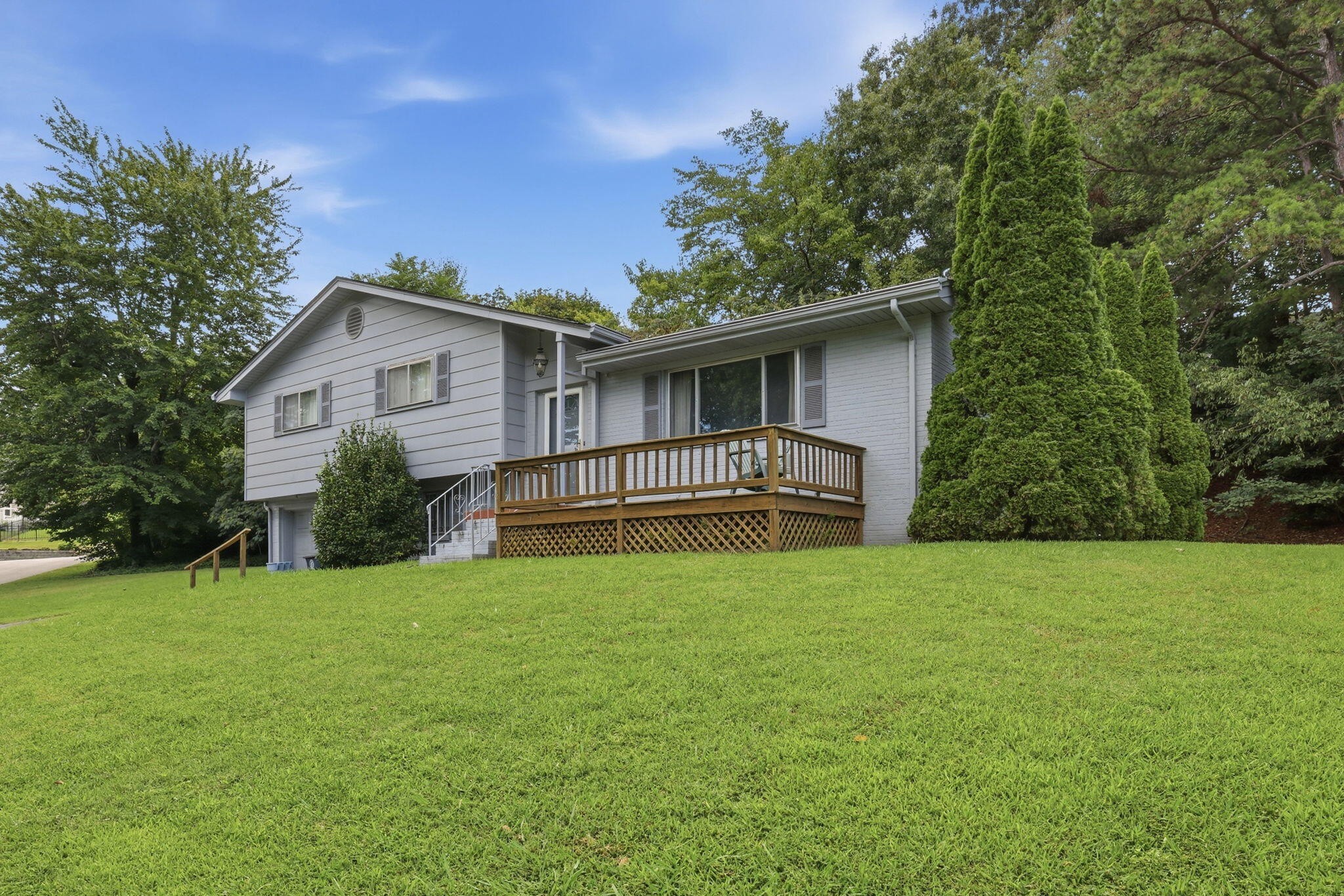1127 Hillsboro Drive