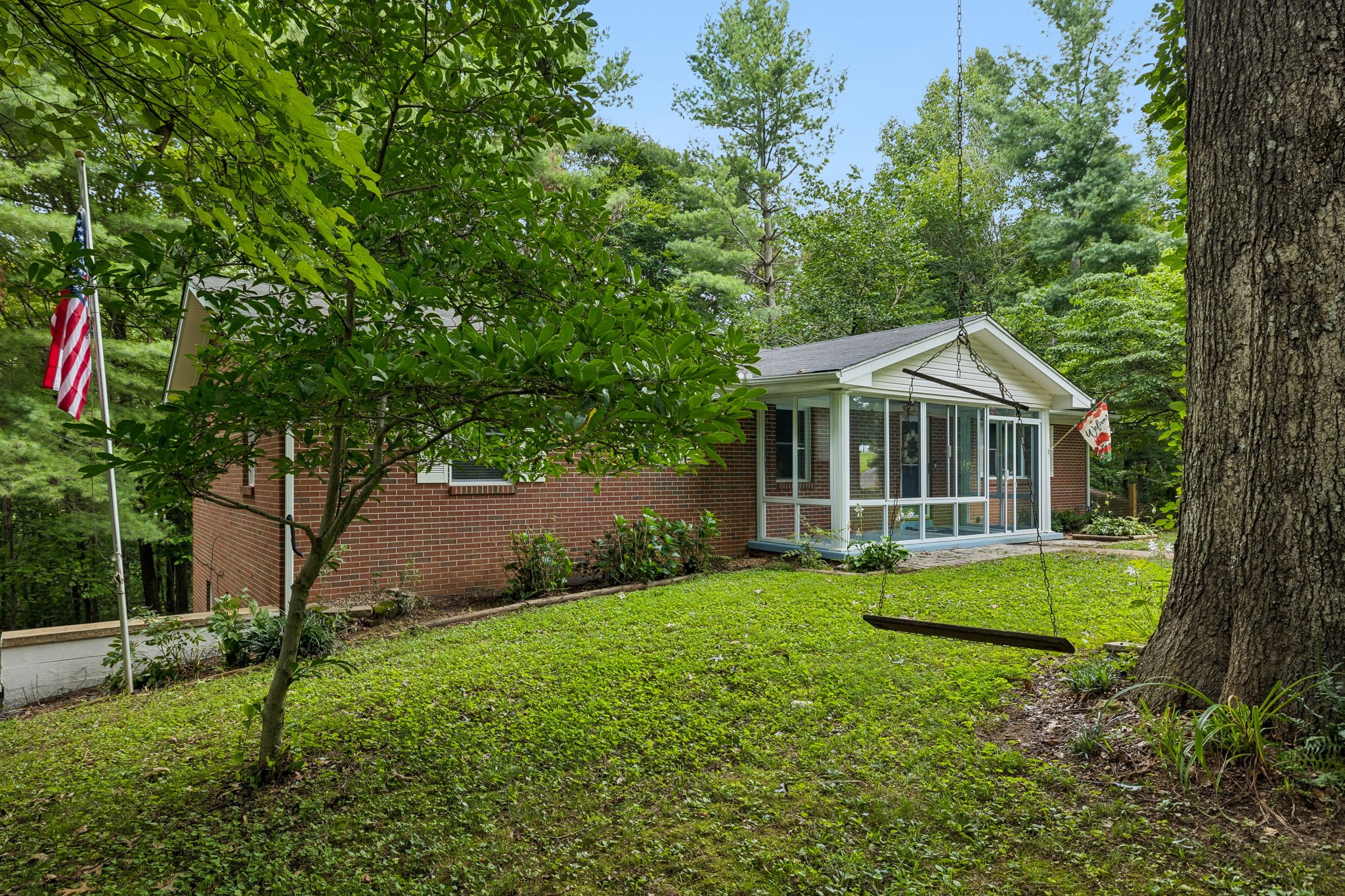 302 W Point Dr