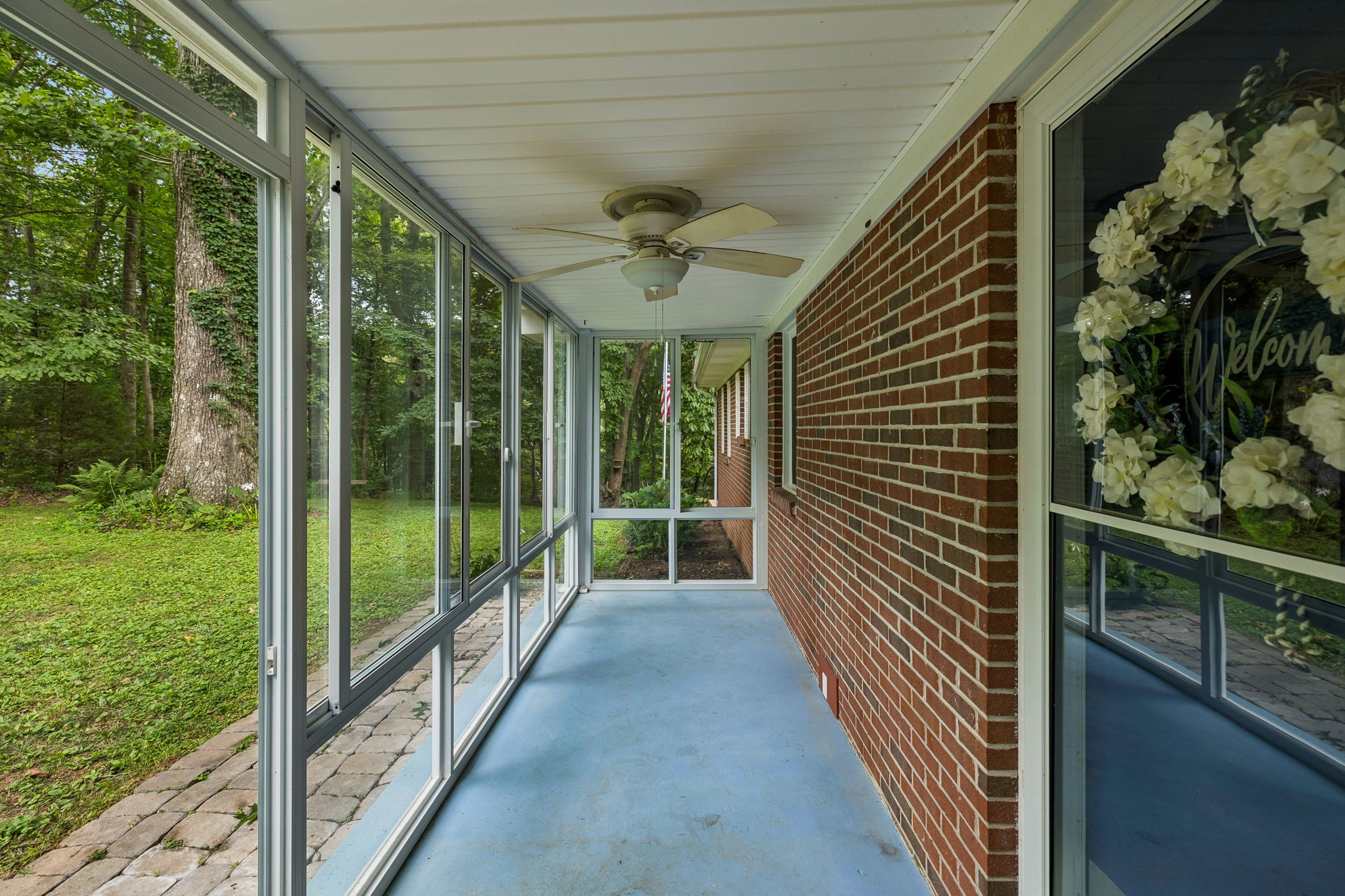 302 W Point Dr