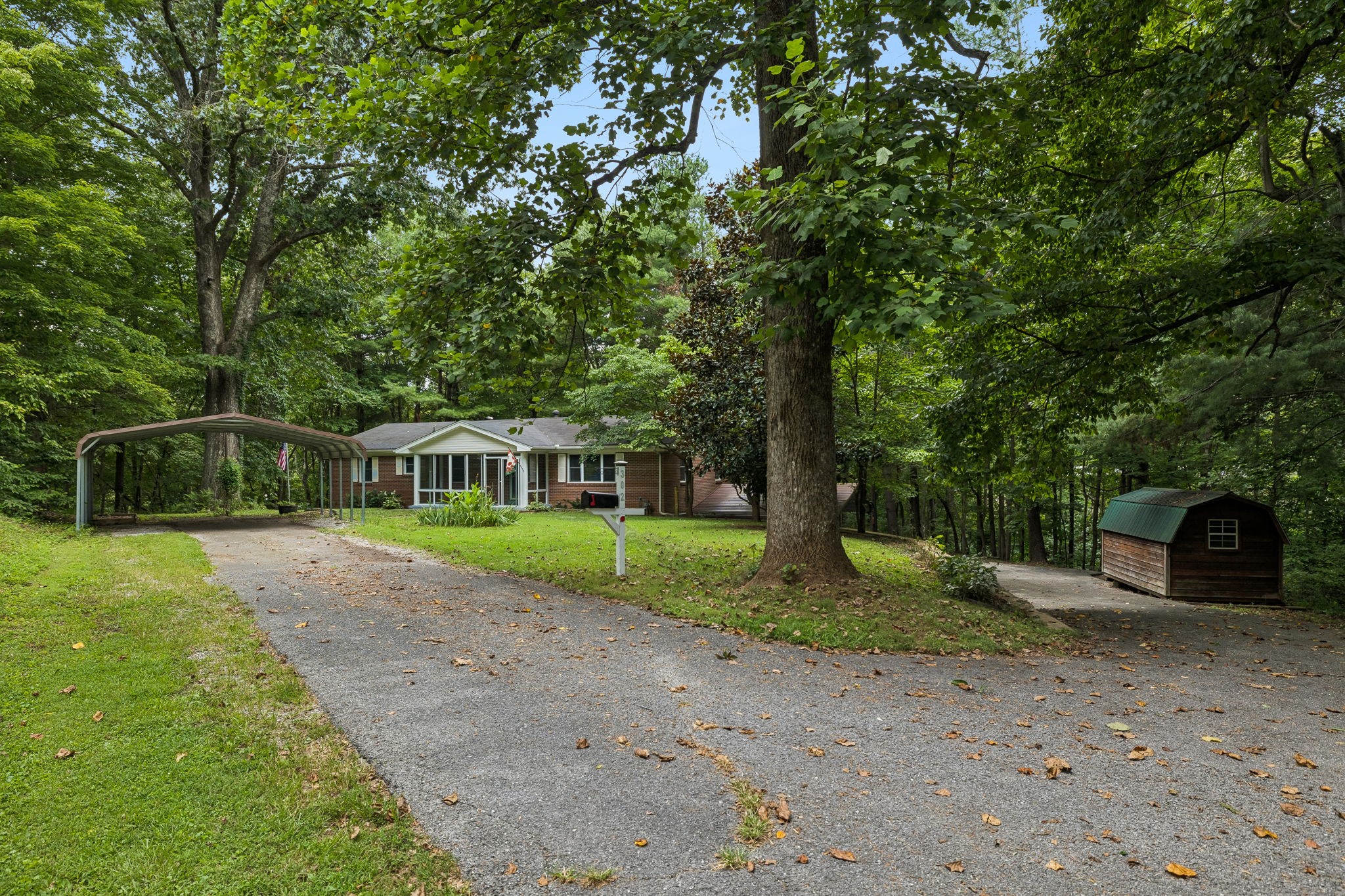302 W Point Dr