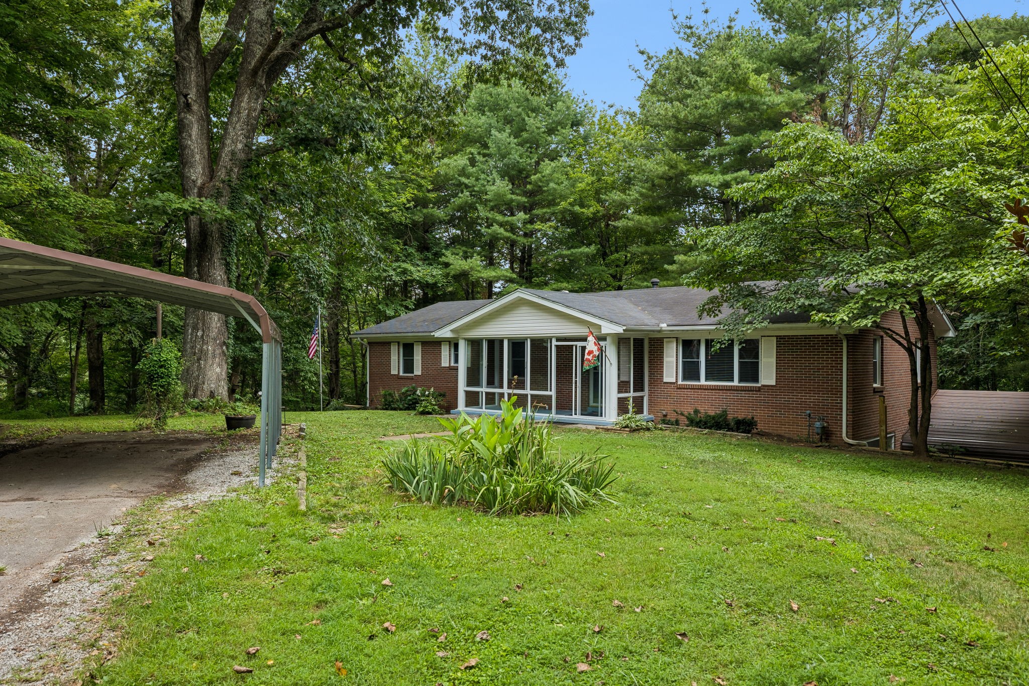 302 W Point Dr