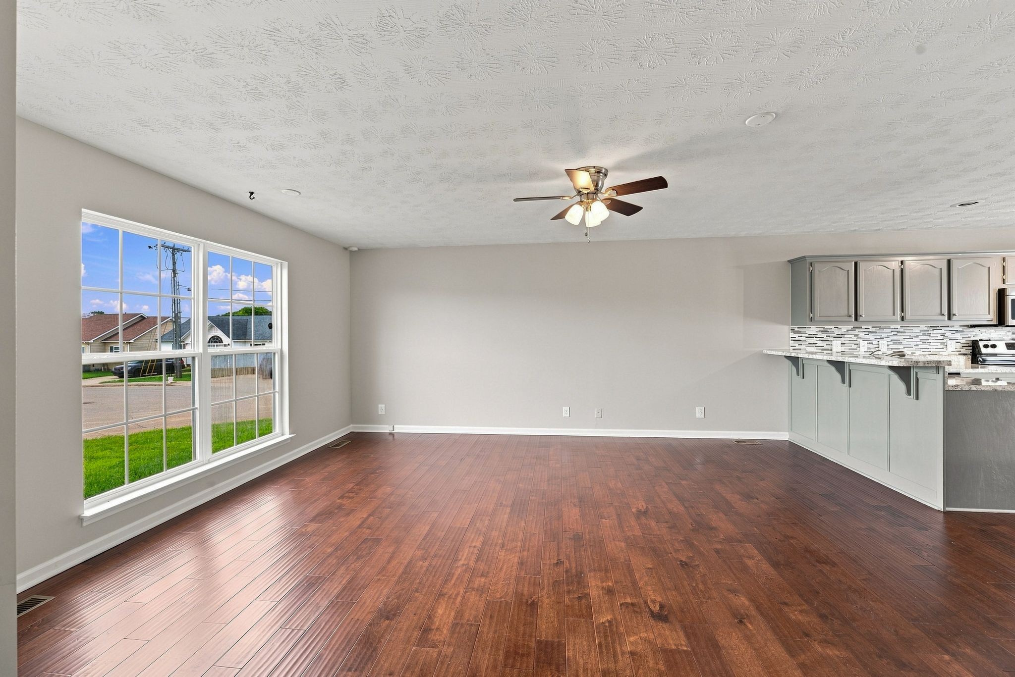 303 Bandera Ln