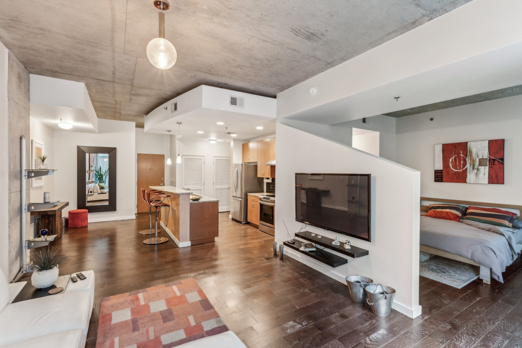 301 Demonbreun St