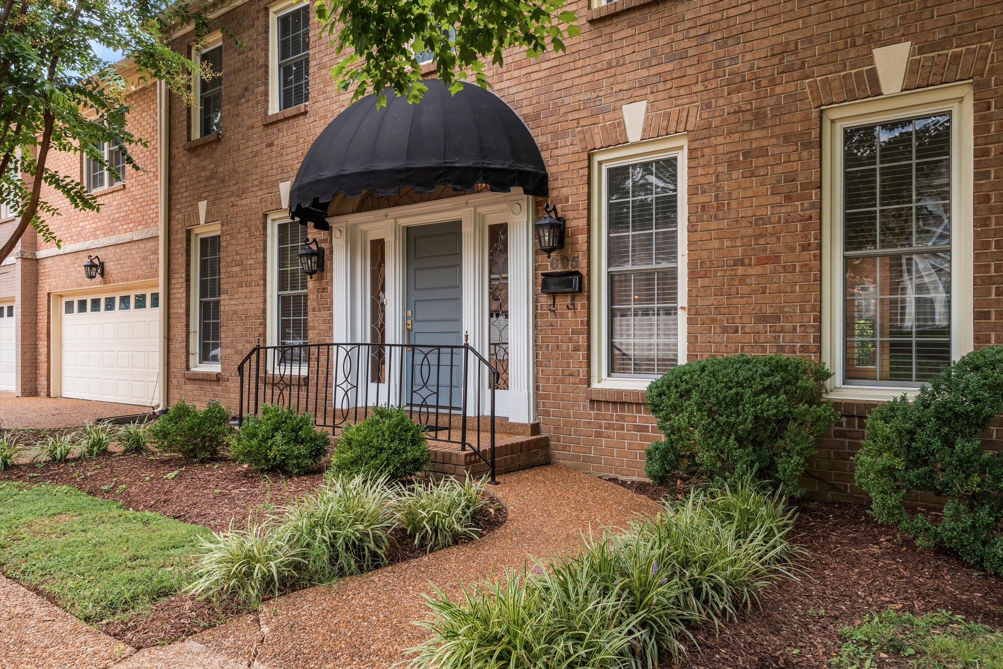 605 Linden Sq