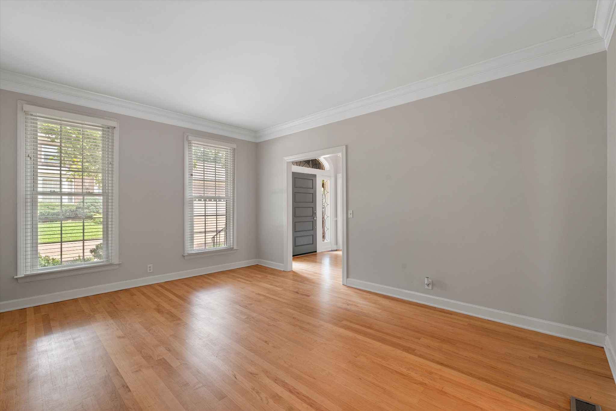 605 Linden Sq