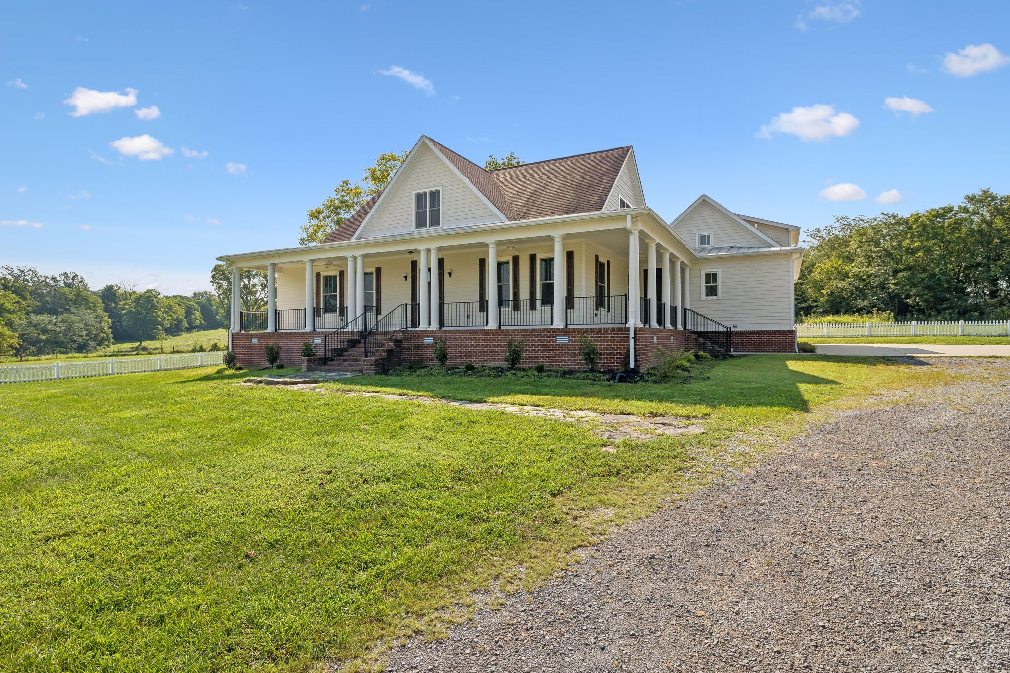 1143 Hilton Ln