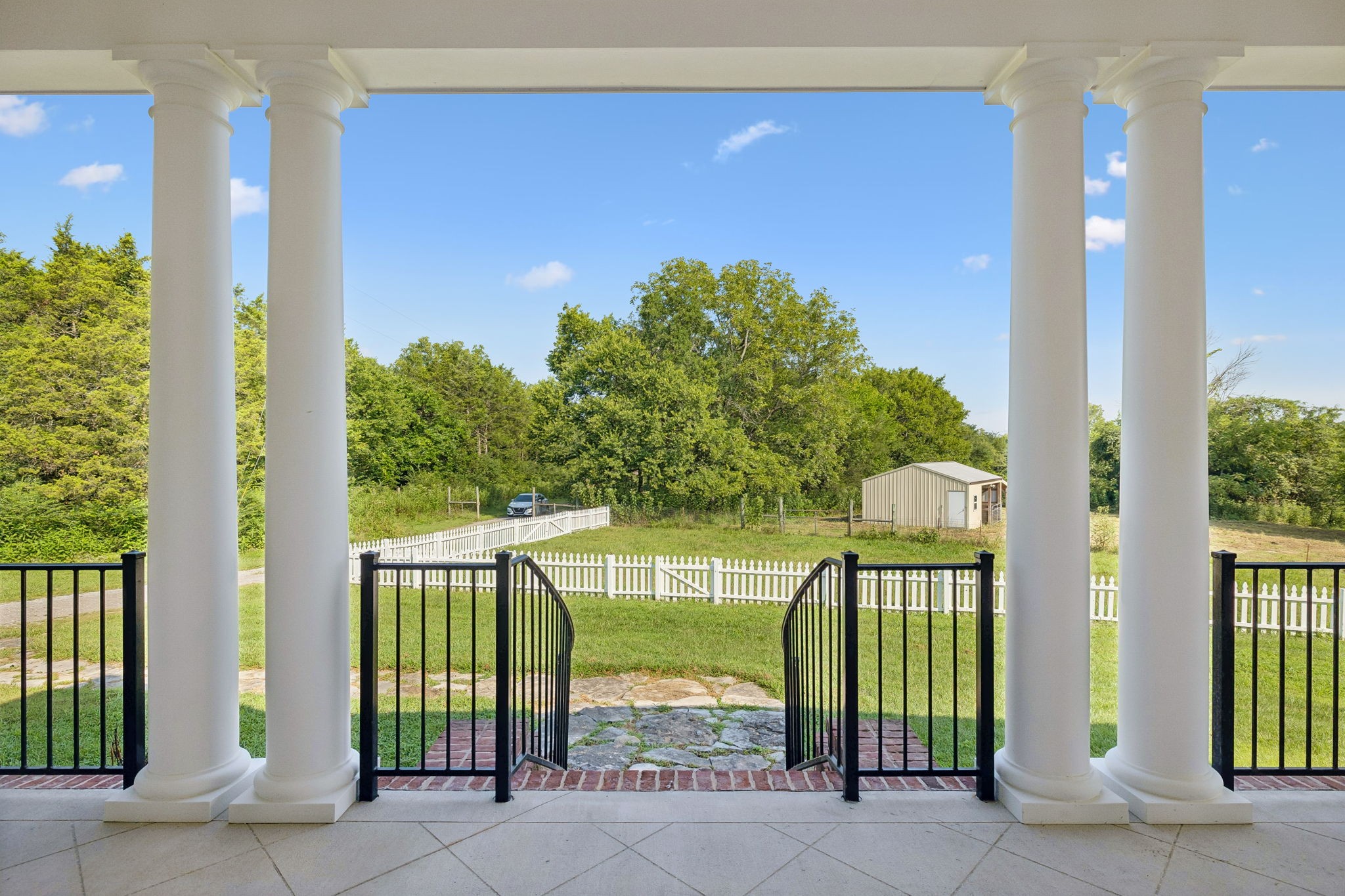 1143 Hilton Ln