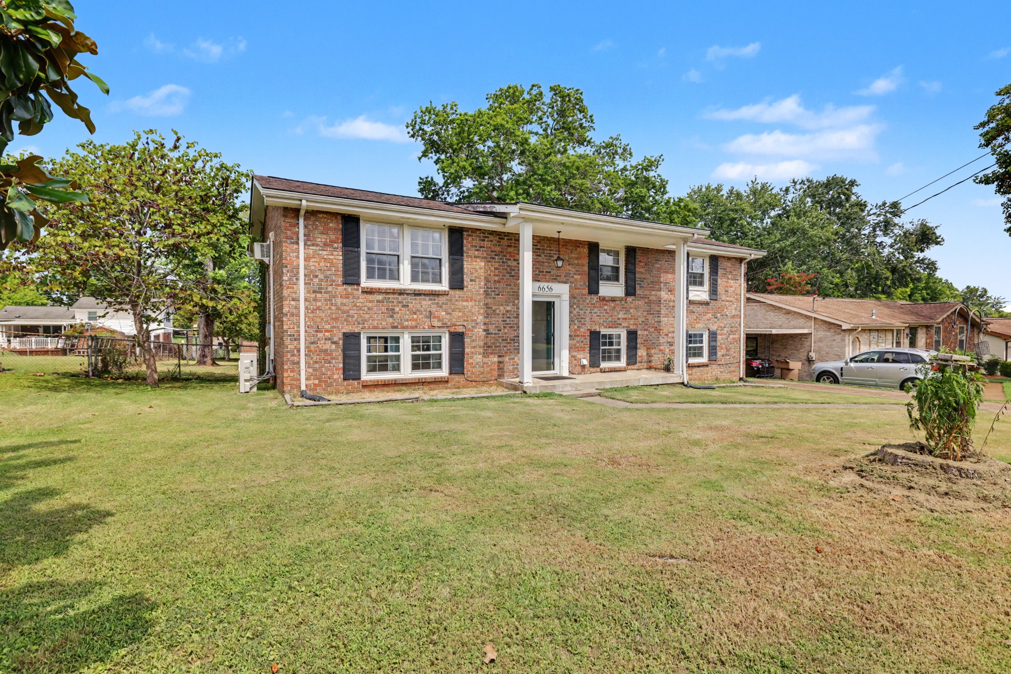 6656 Beacon Ln
