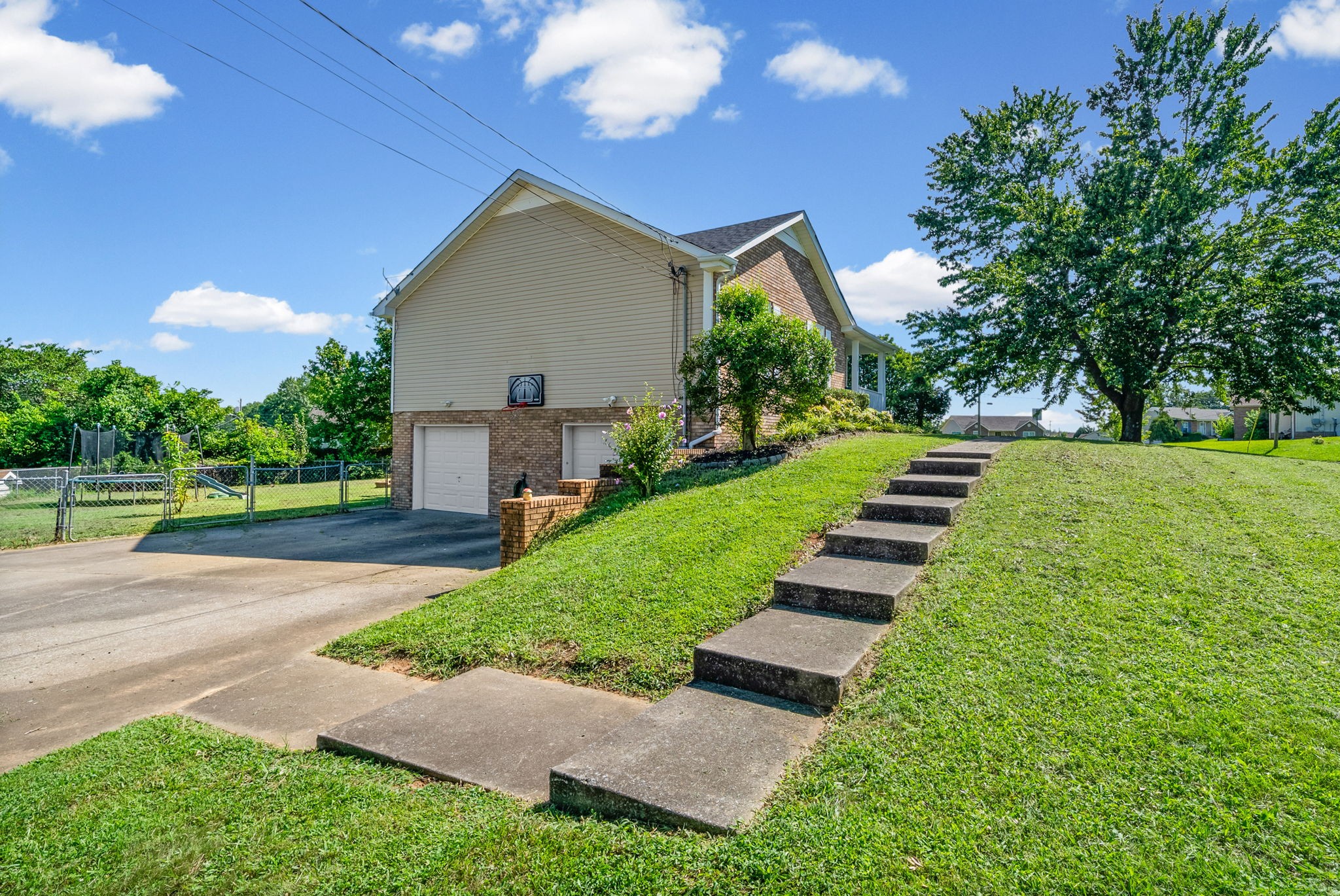 235 Short St
