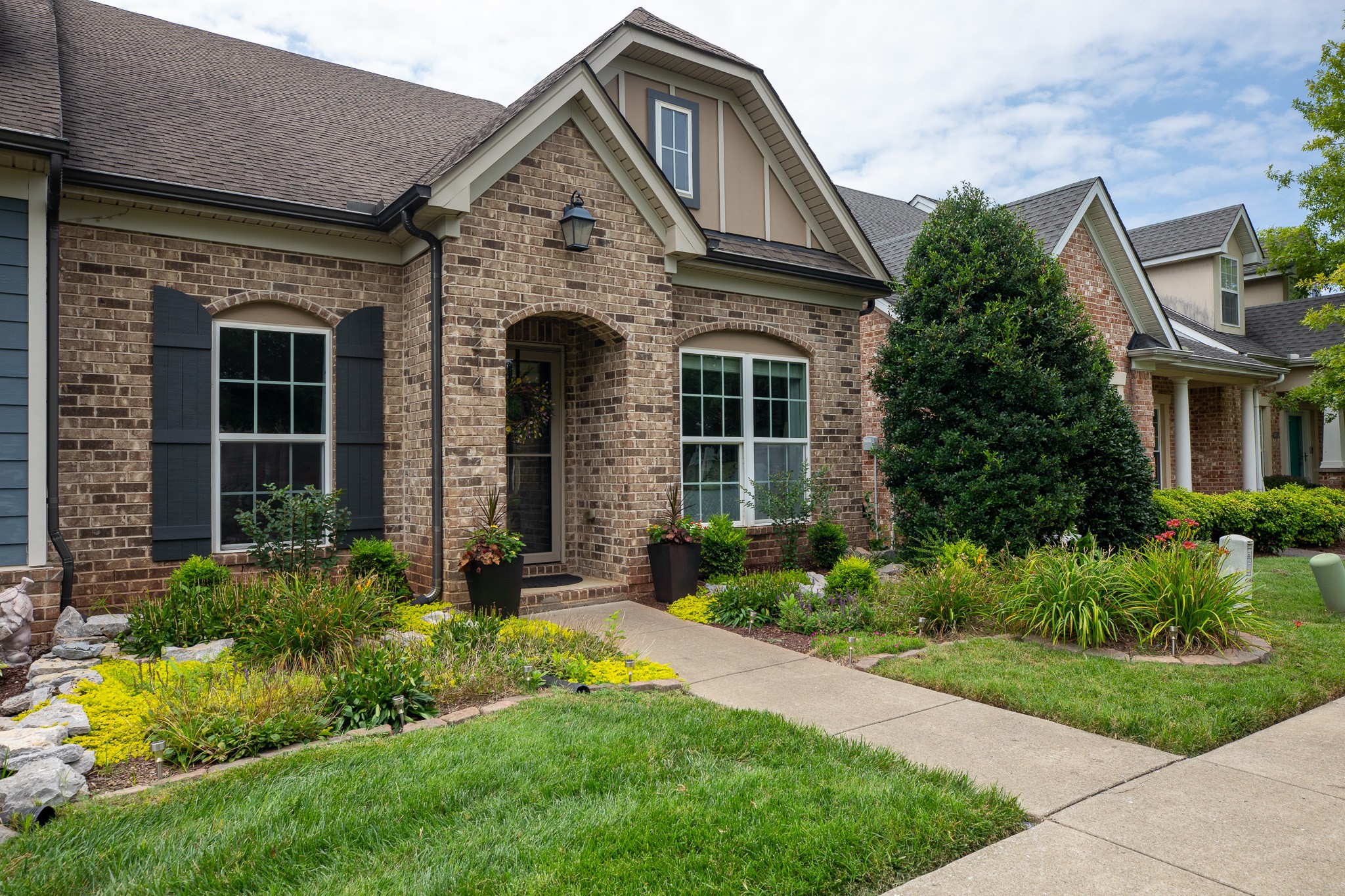 2214 Cason Ln
