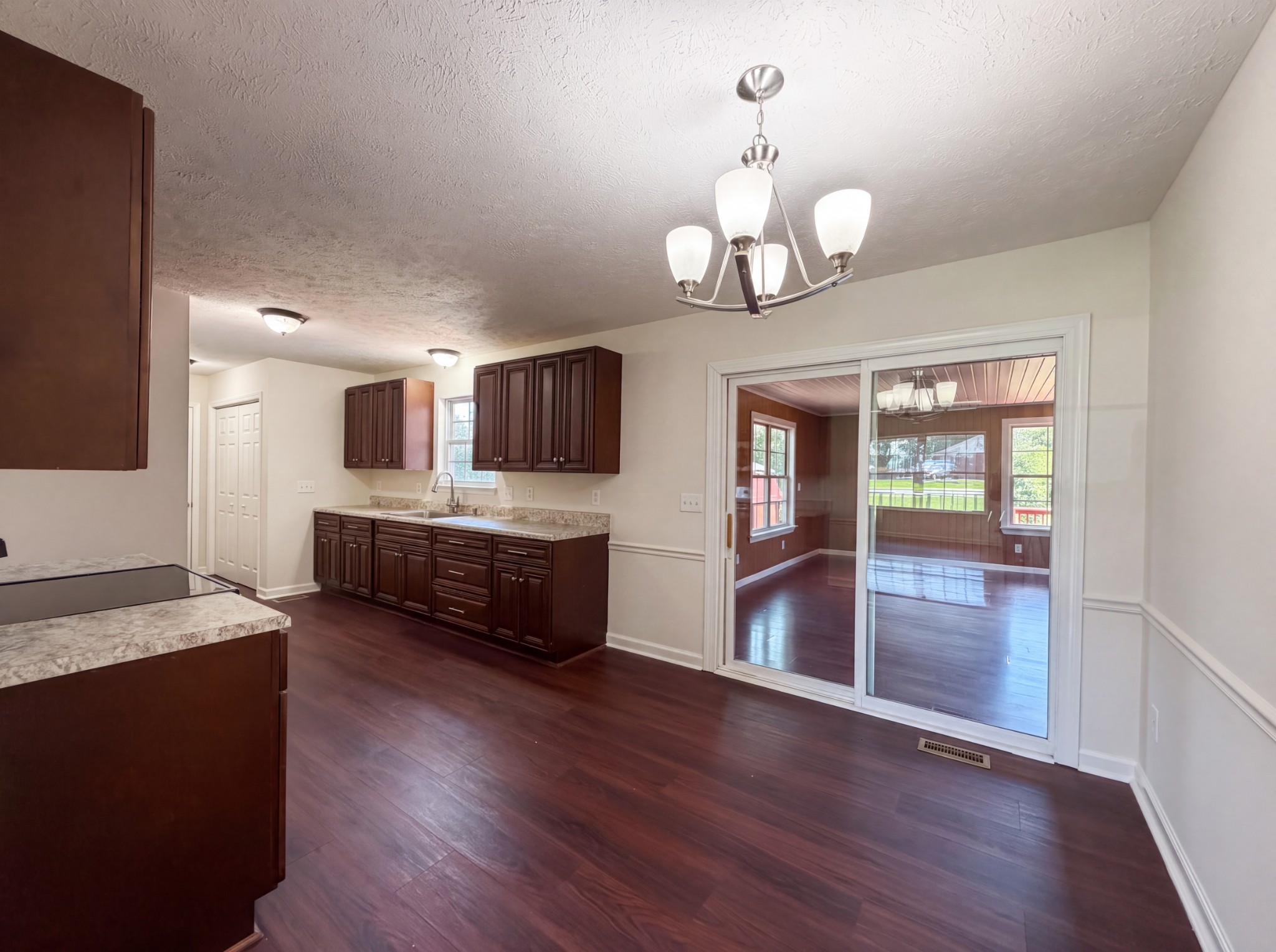 125 Ivanhoe Ct