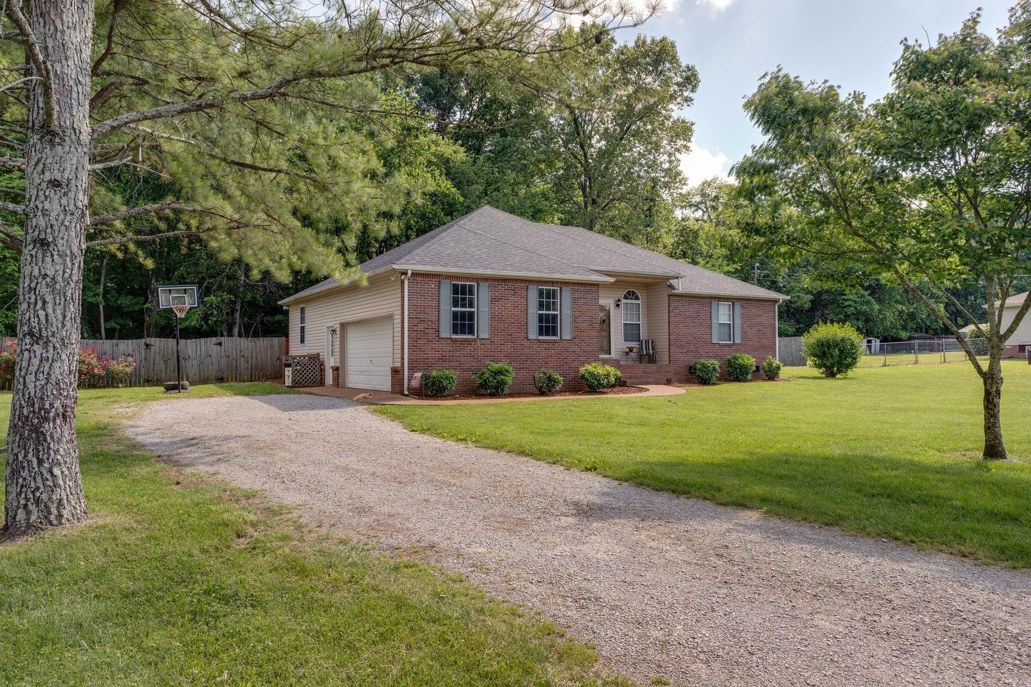 2122 Derrick Rd