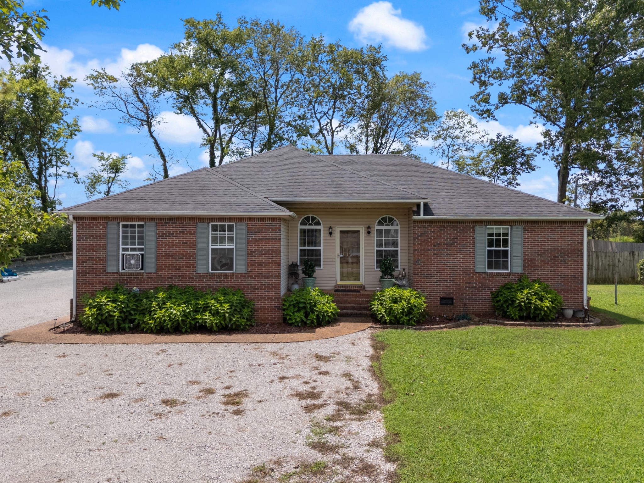 2122 Derrick Rd