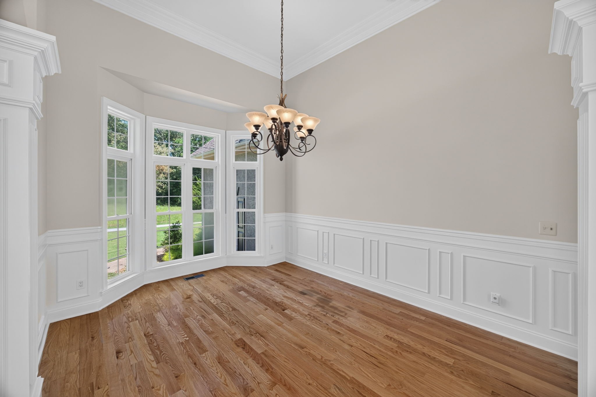 25 W Laurel Ave