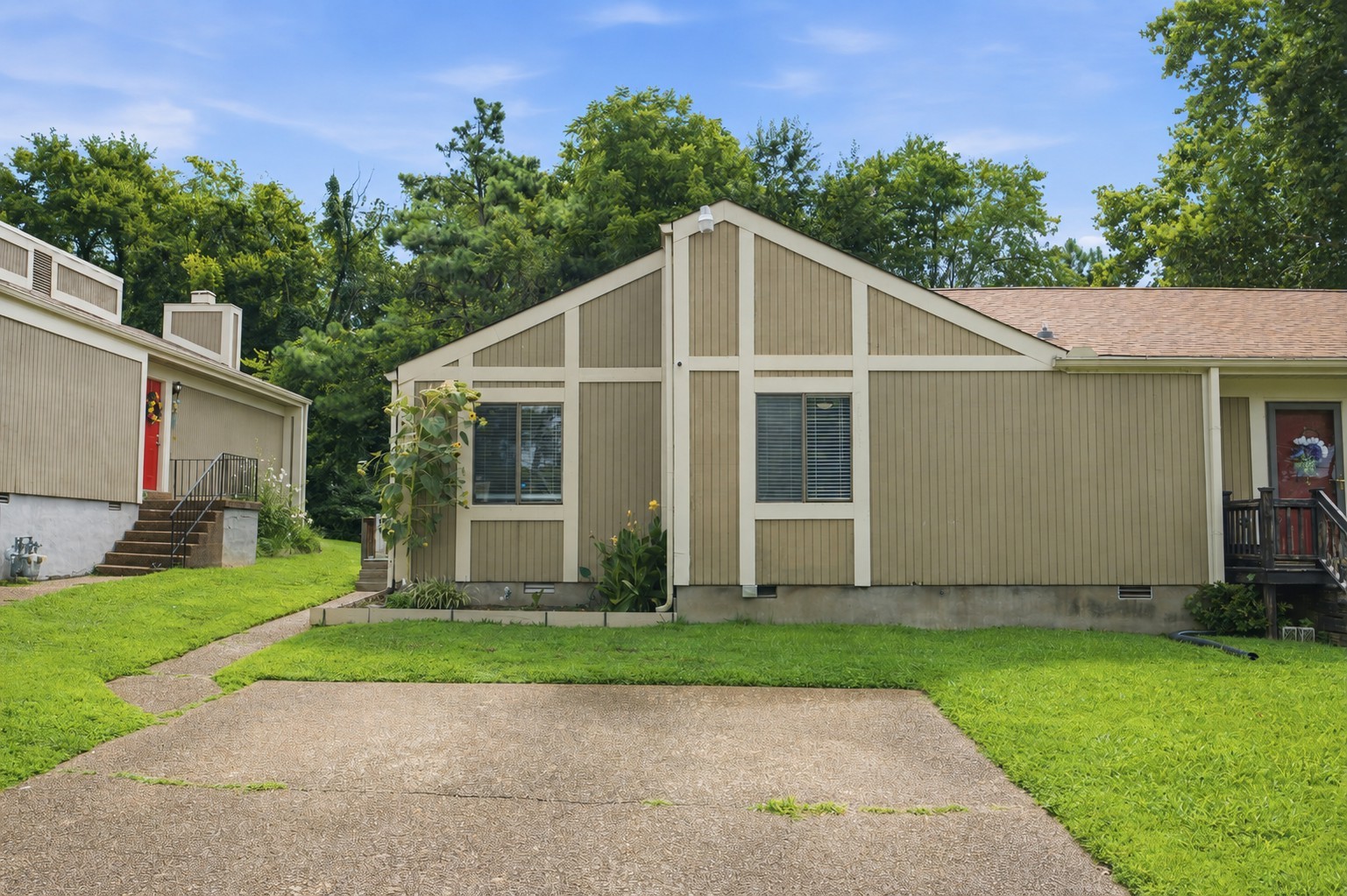 738 Albar Dr