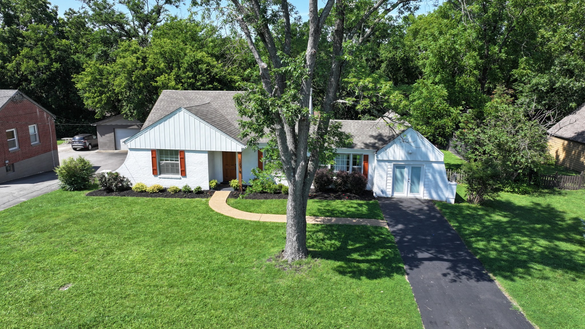 1207 Kenwood Dr
