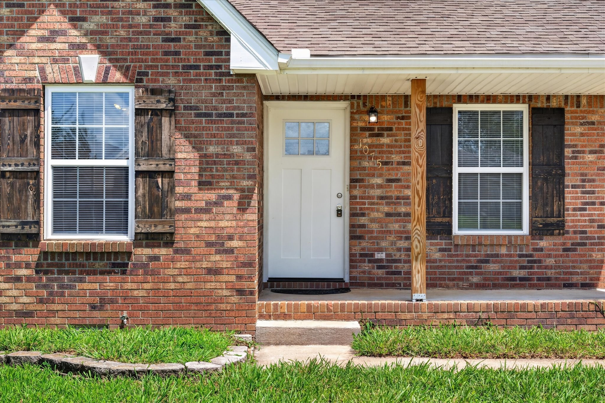 1075 Meshaw Trail