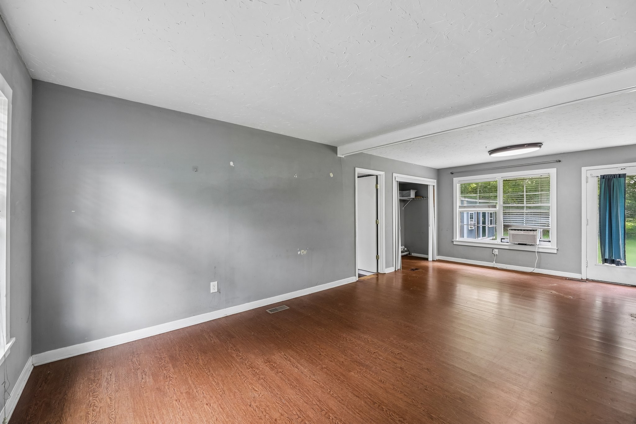 1610 Graybar Ln