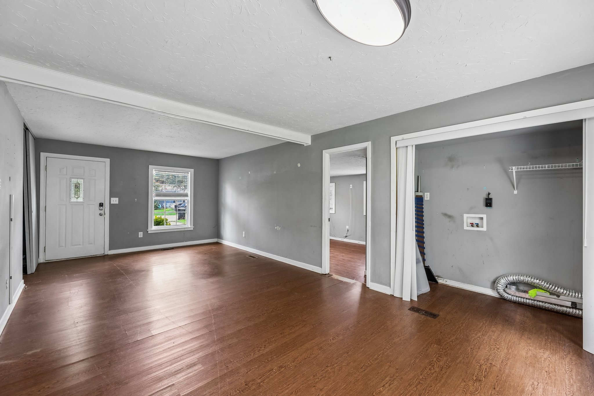 1610 Graybar Ln