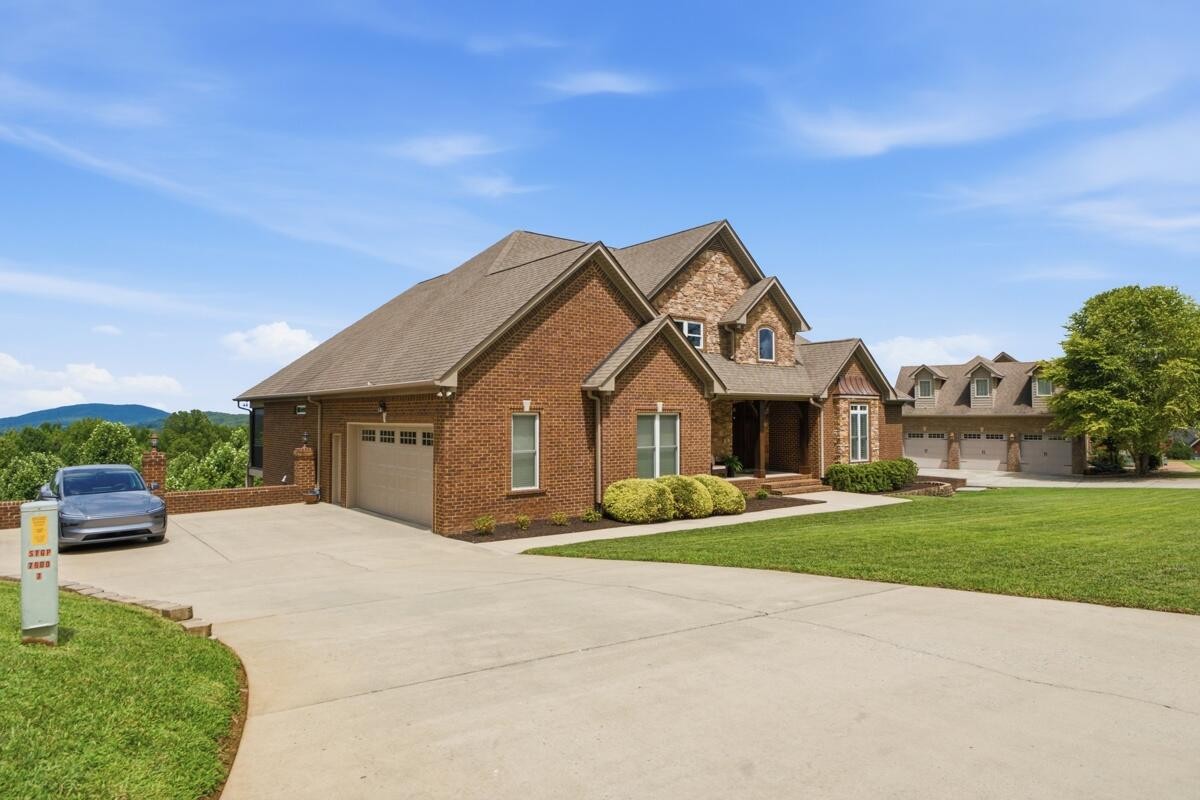 9976 Deer Ridge Drive
