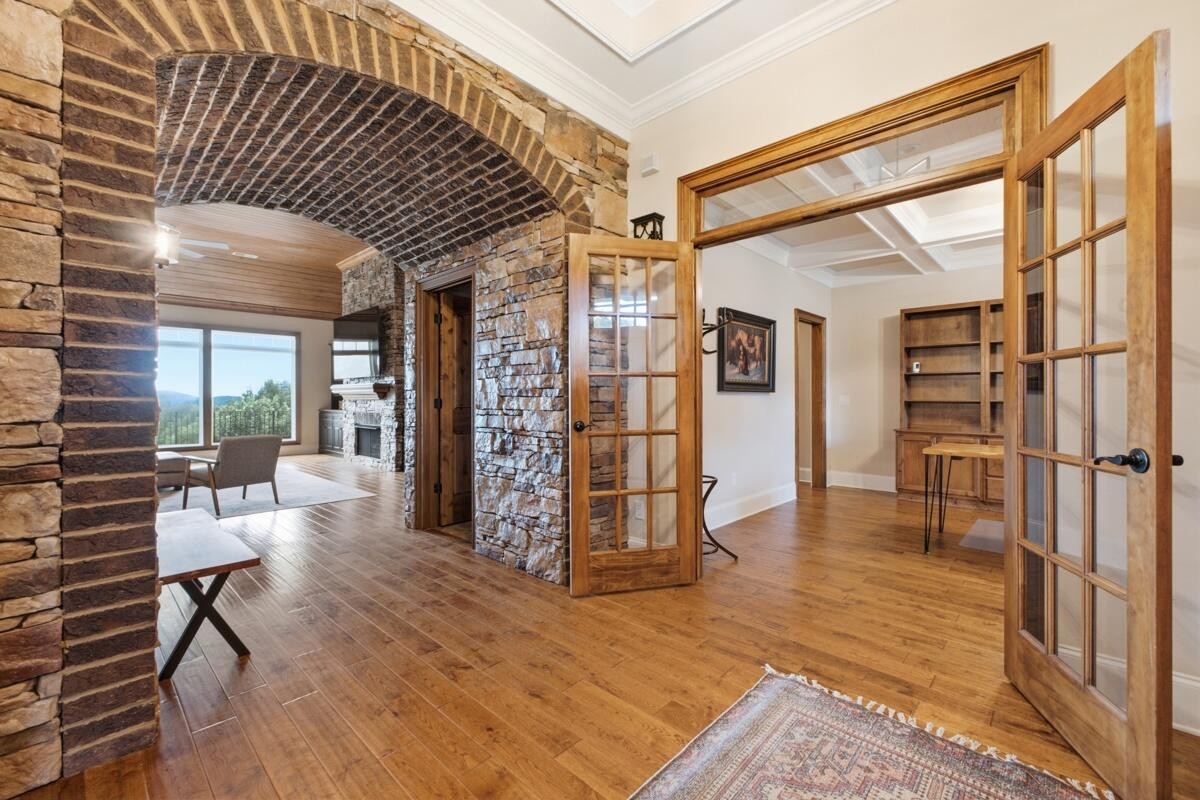 9976 Deer Ridge Drive