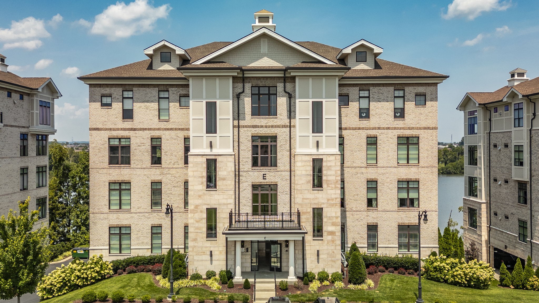 1024 Club View Dr