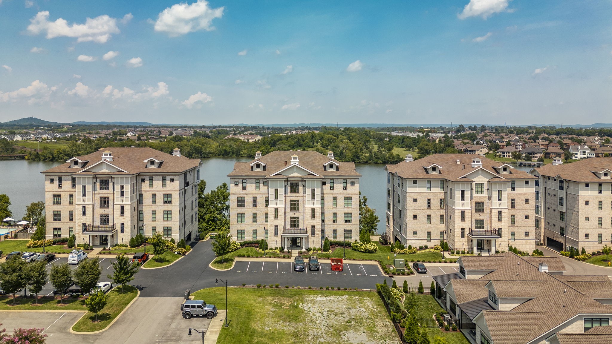 1024 Club View Dr