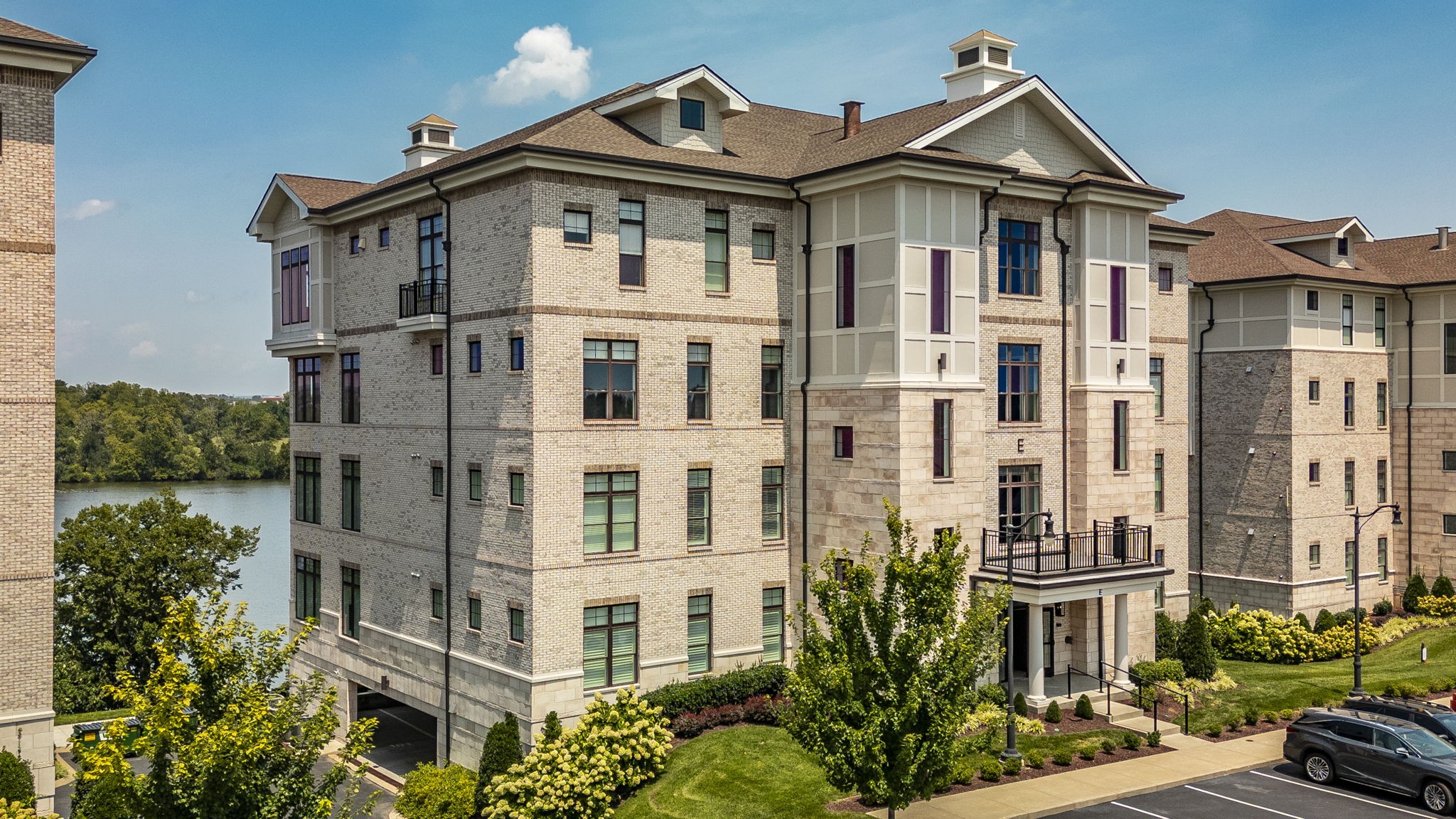 1024 Club View Dr