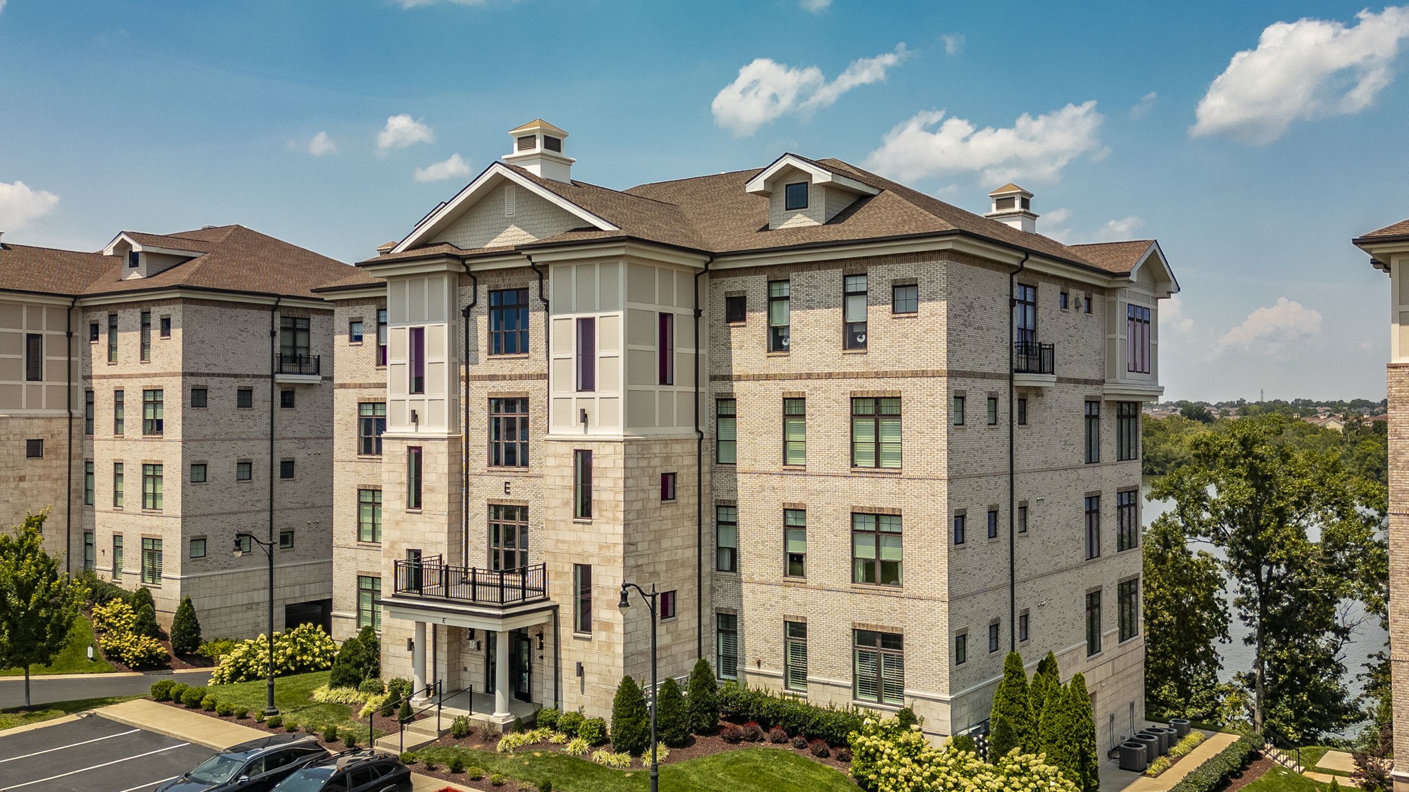 1024 Club View Dr