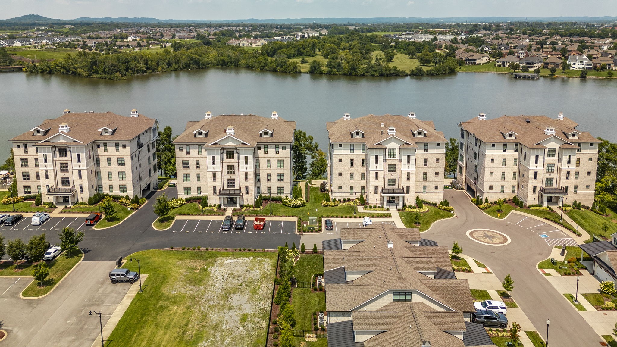 1024 Club View Dr