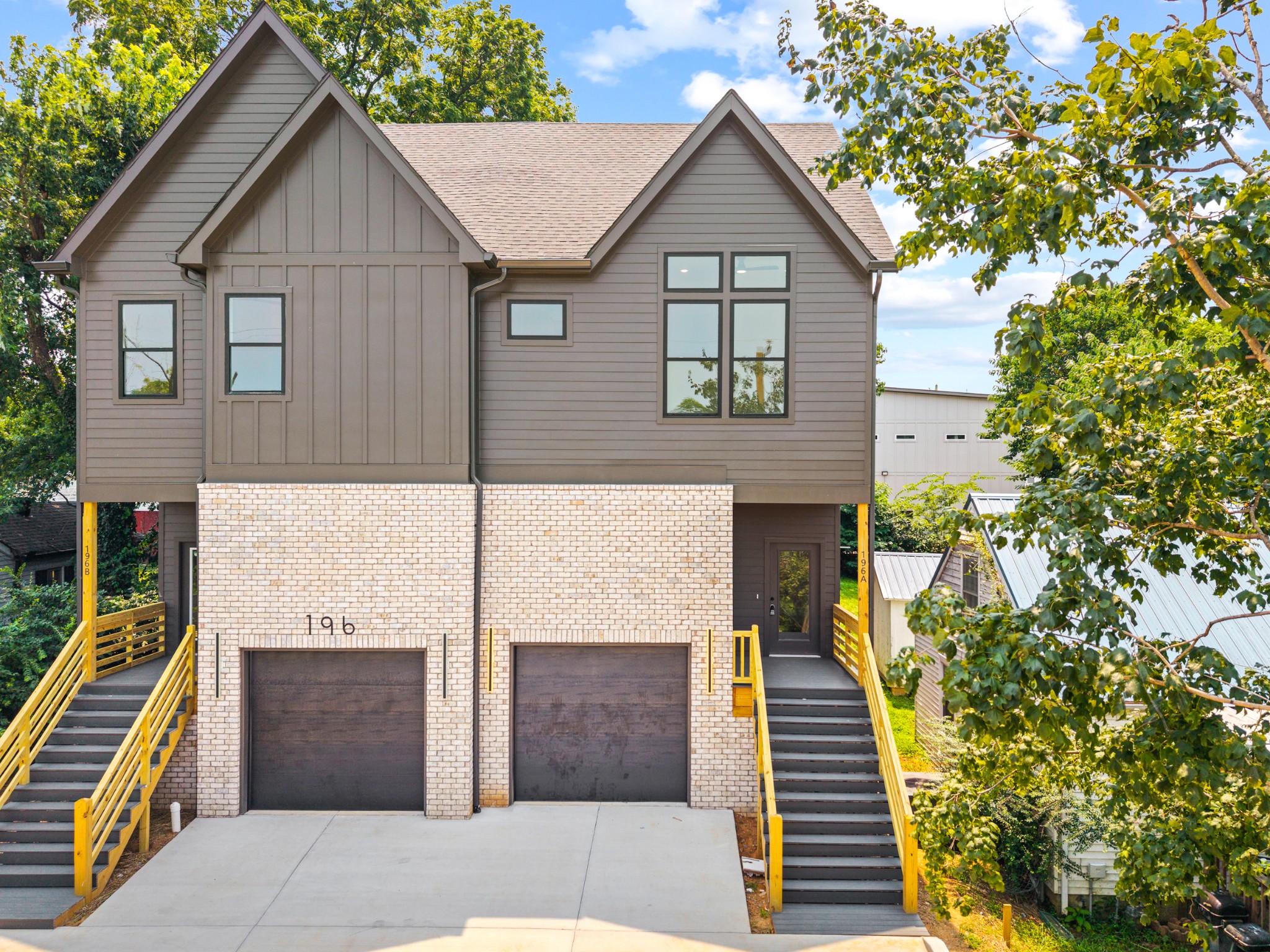 196B Queen Ave