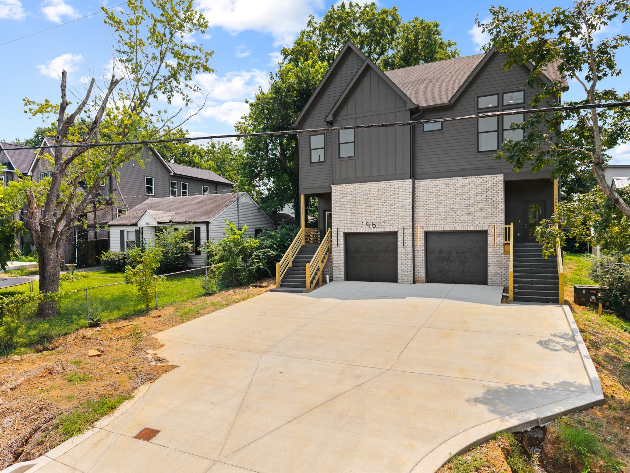 196A Queen Ave