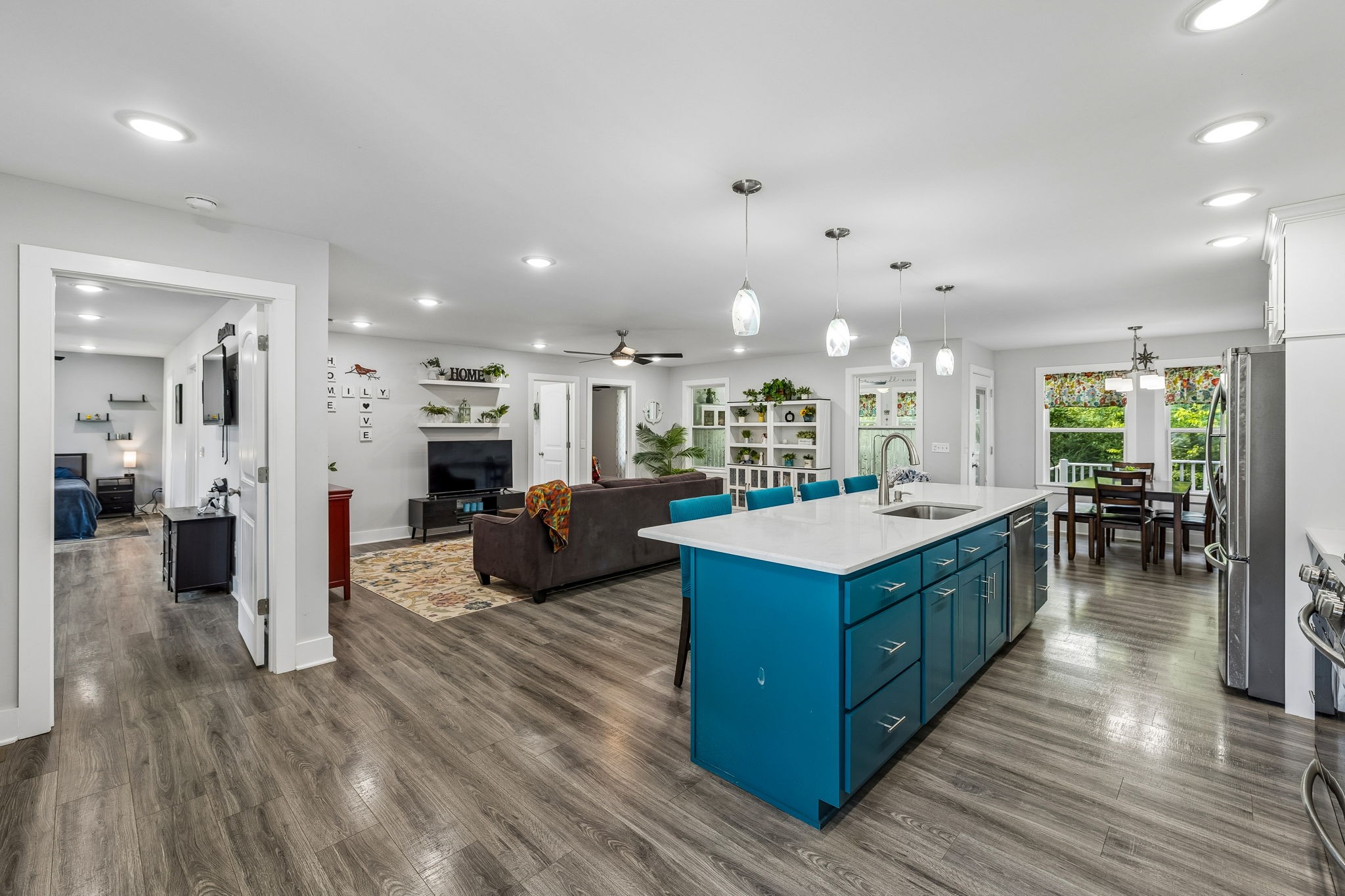 400 Mockingbird Ln