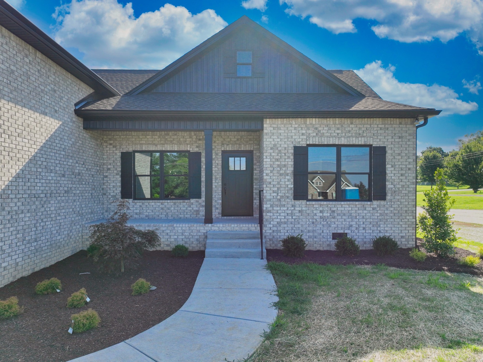 102 N Nikki Dr